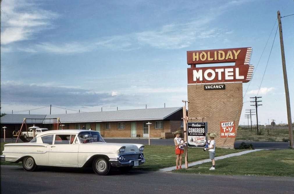 On The Road: Motel Scenes And Road Travel In Vintage Photos -- 1950s-1960s 1 Screenshot 20251202 232838