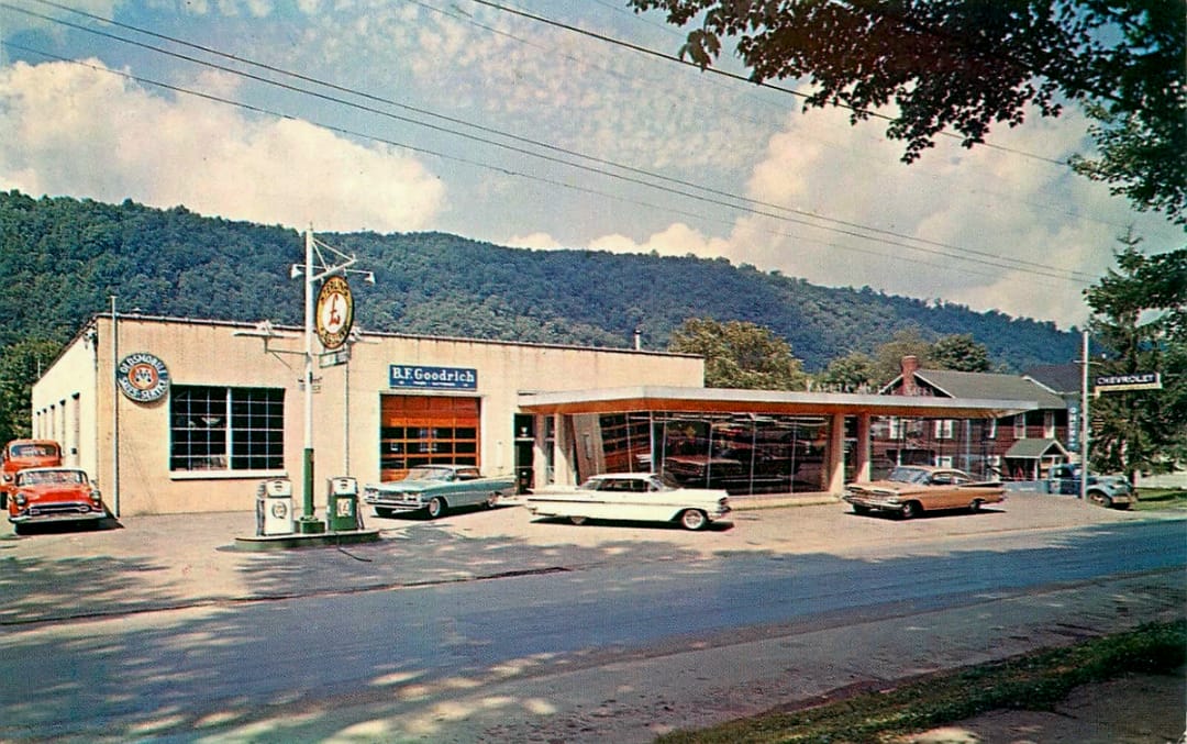 Oldsmobile Dealers In Vintage Postcards -- 1950s - 1960s 7 Screenshot 20260417 010802