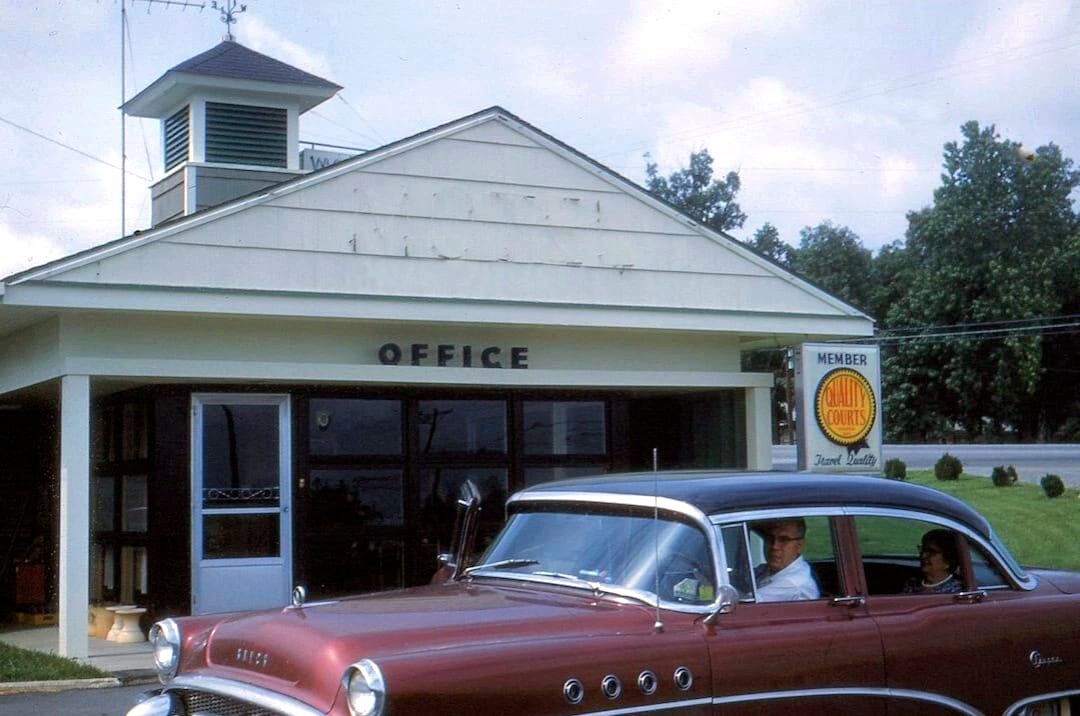 On The Road: Motel Scenes And Road Travel In Vintage Photos -- 1950s-1960s 5 Screenshot 20260518 015541