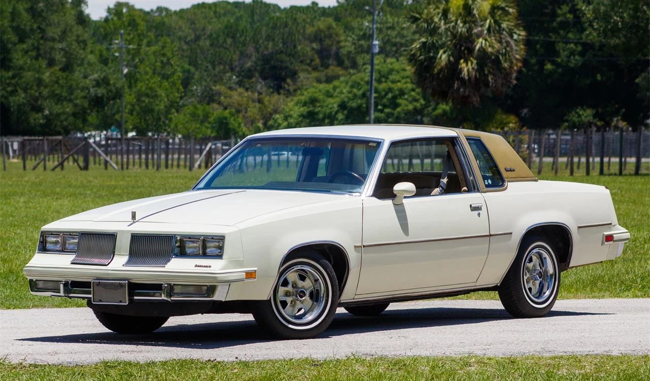 1981 Oldsmobile Cutlass Supreme Coupe: Still America's Favorite Intermediate, But No Longer Supreme 5 Left front 3q view of a 1981 Olds Cutlass Supreme