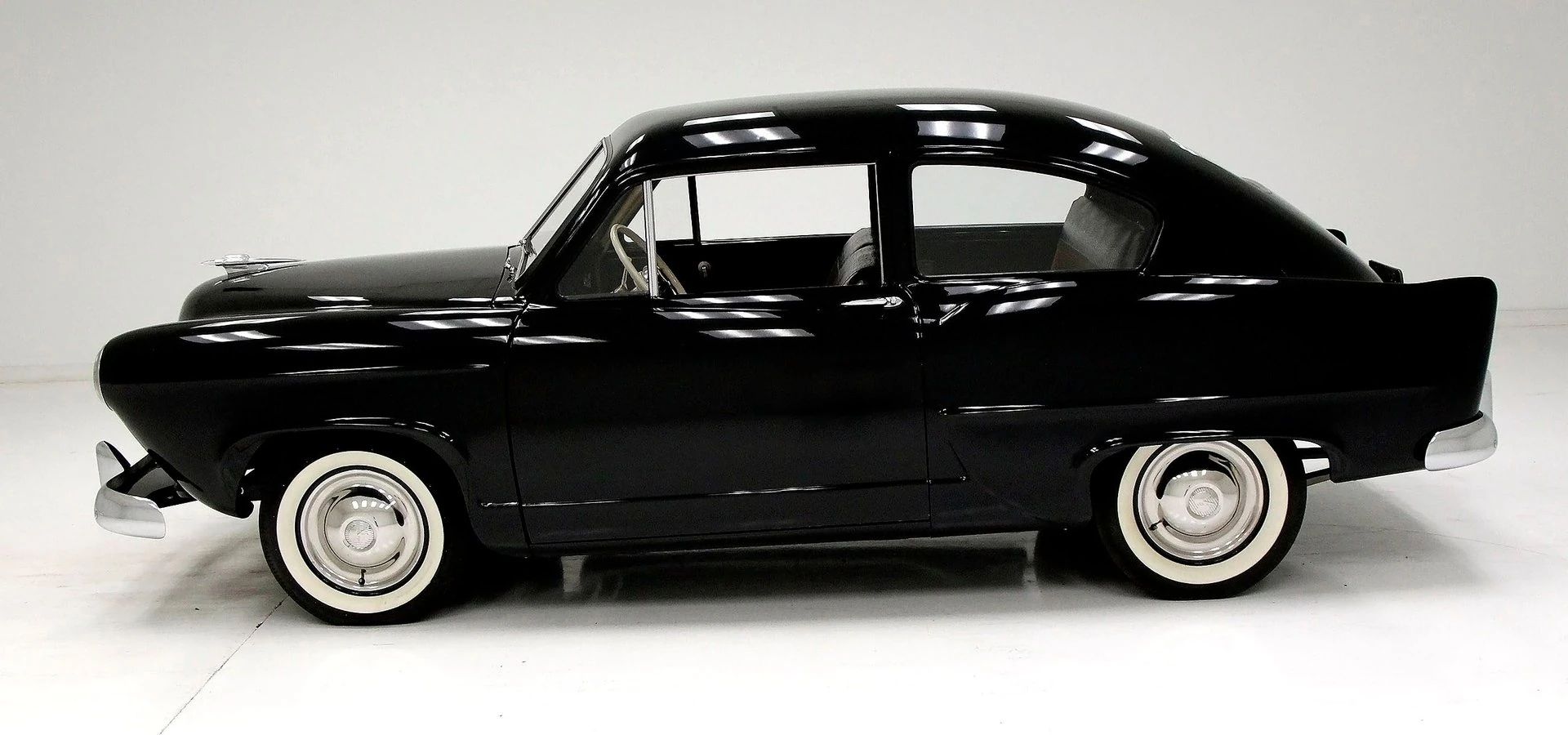 Left side view of a 1951 Henry J