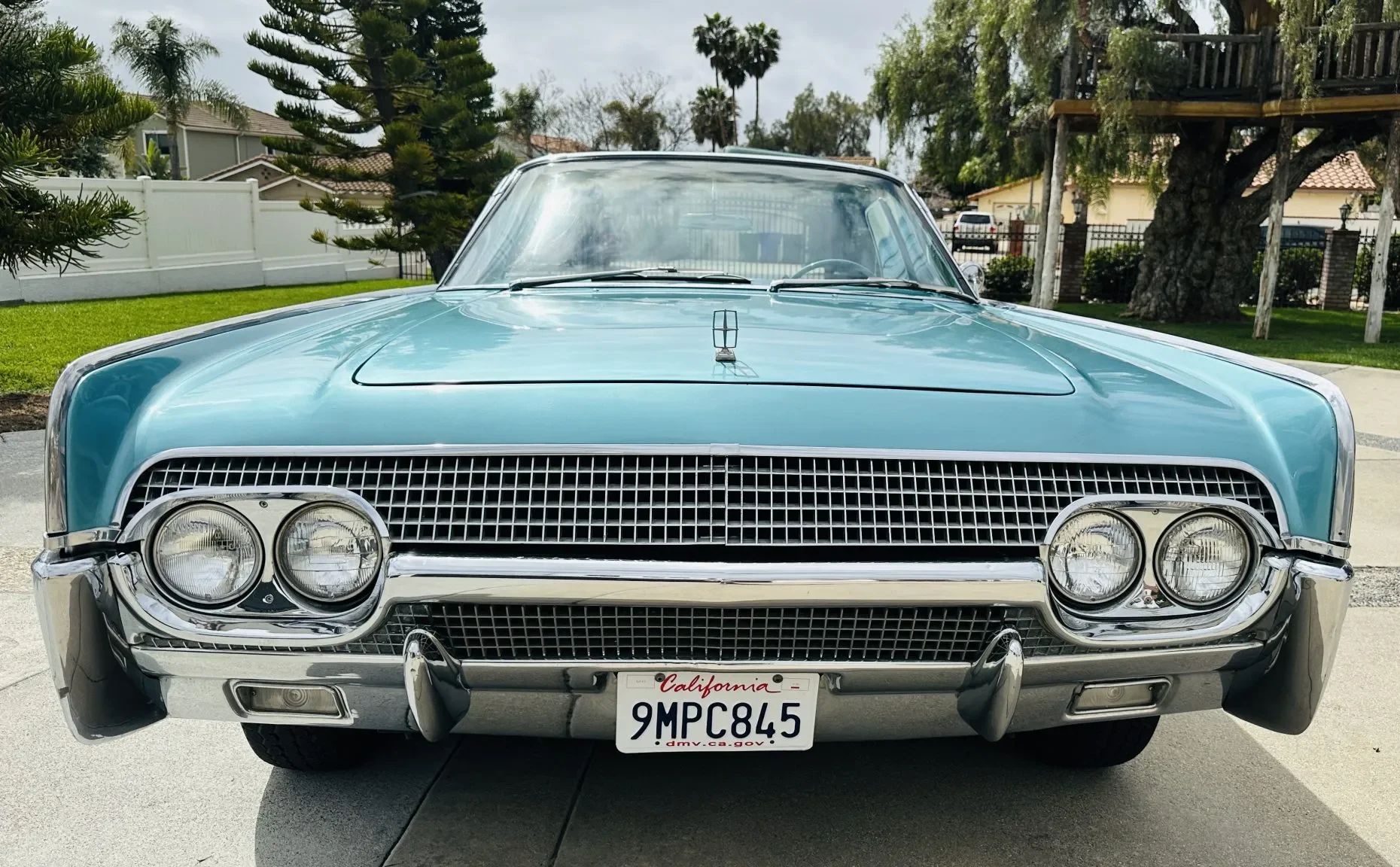 Front view of a 1961 Lincoln convertible