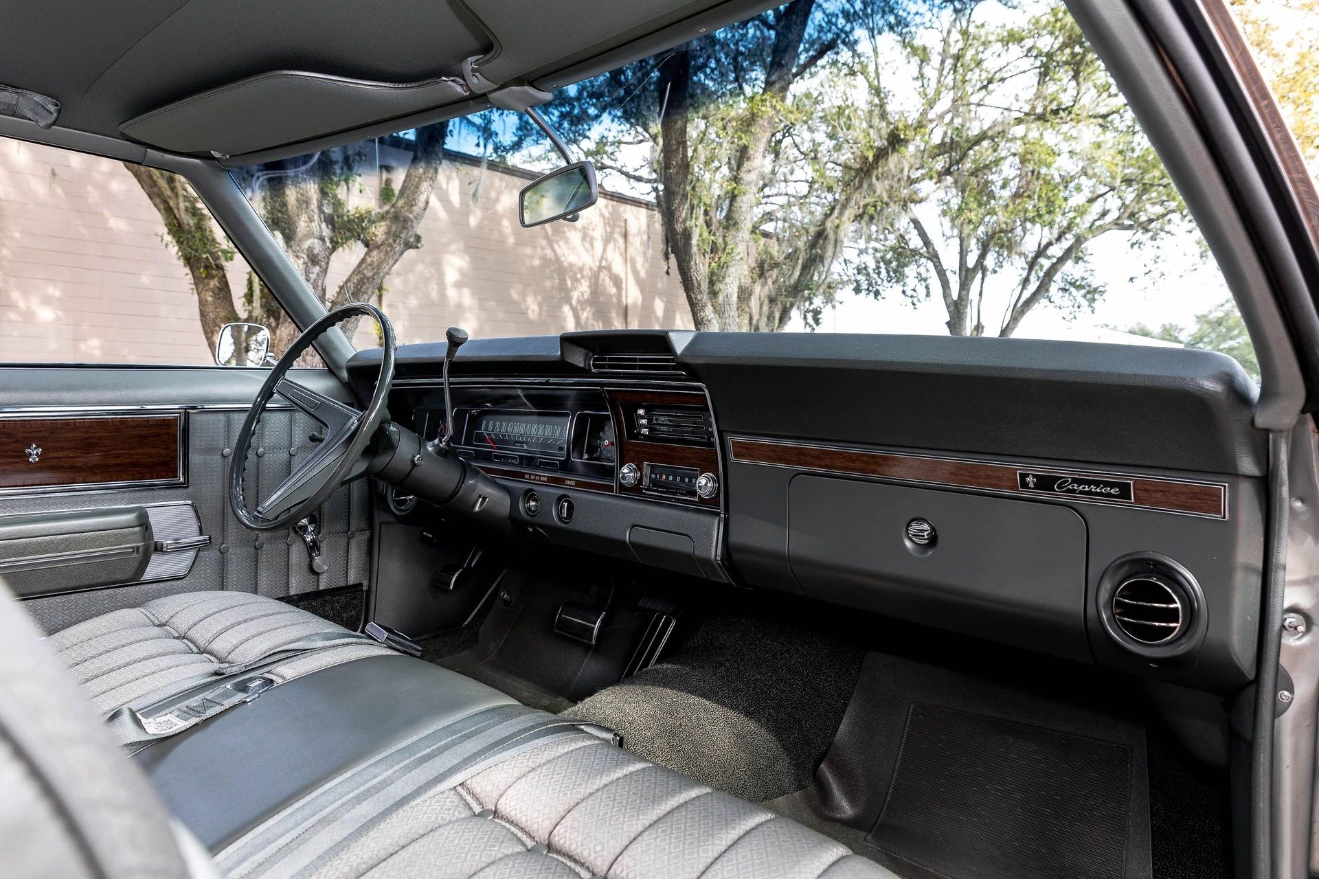 1968 Chevrolet Caprice Coupe: Chevrolet's Middle-Class, Medium-Price Luxury Contender 15 Right side of the dashboard of a 1968 Caprice