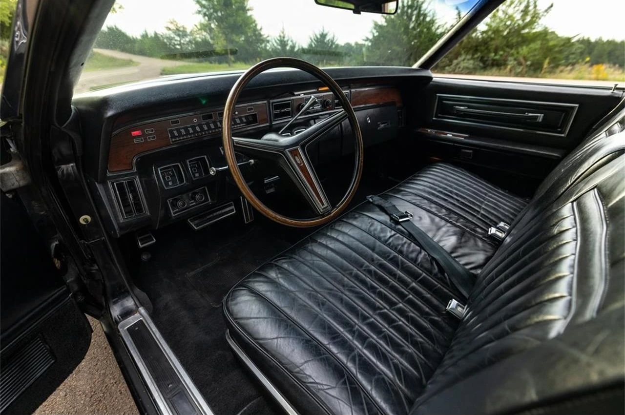 1970 Mercury Marquis Brougham Four-Door Hardtop: The Budget Continental 17 Dashboard of a 1970 Lincoln Continental