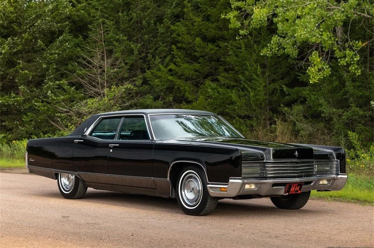 1970 Mercury Marquis Brougham Four-Door Hardtop: The Budget Continental 4 Right front 3q view of a 1970 Lincoln Continental four-door