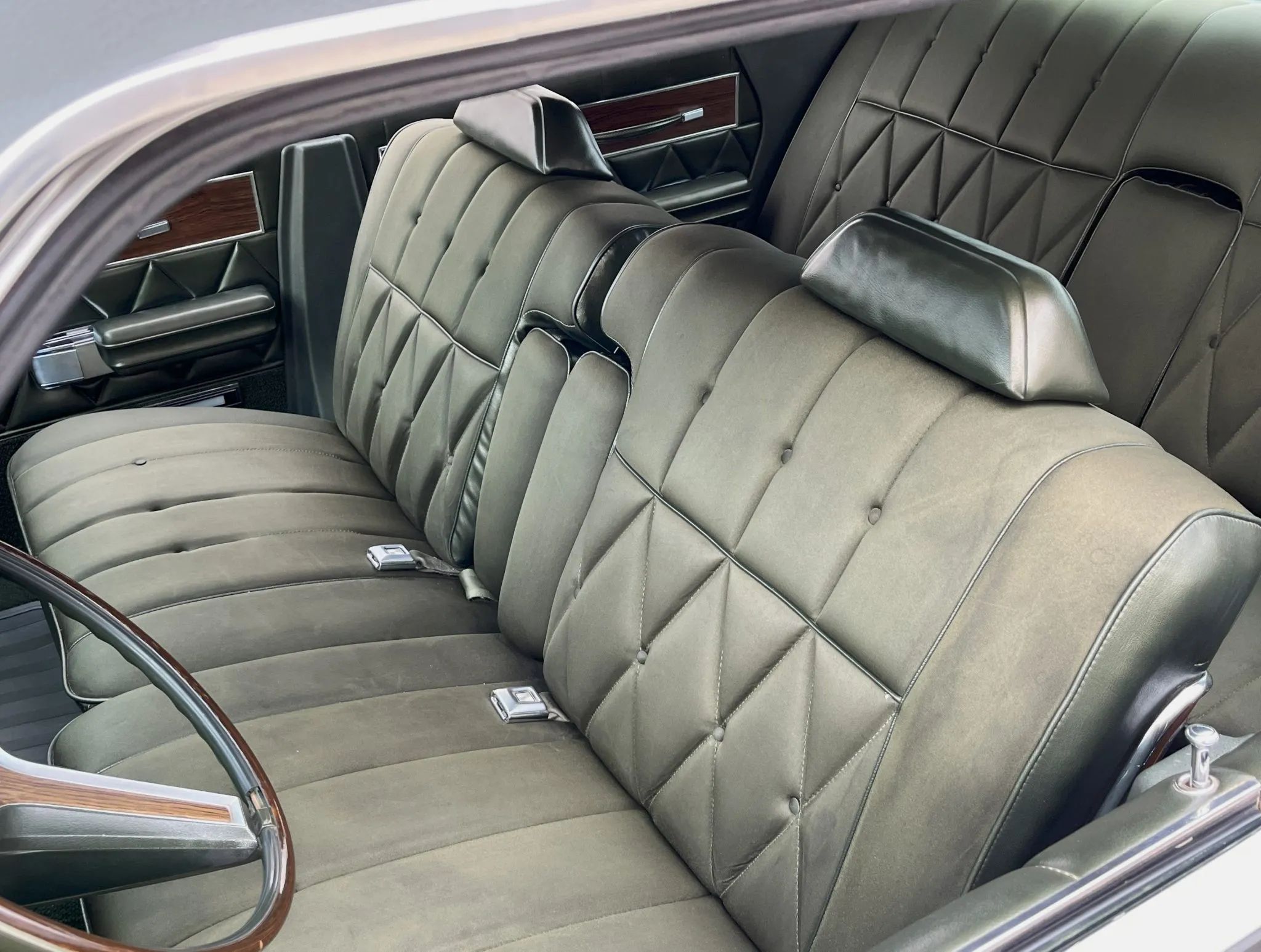 1970 Mercury Marquis Brougham Four-Door Hardtop: The Budget Continental 11 Cloth-upholstered split bench seat in a 1970 Mercury Marquis