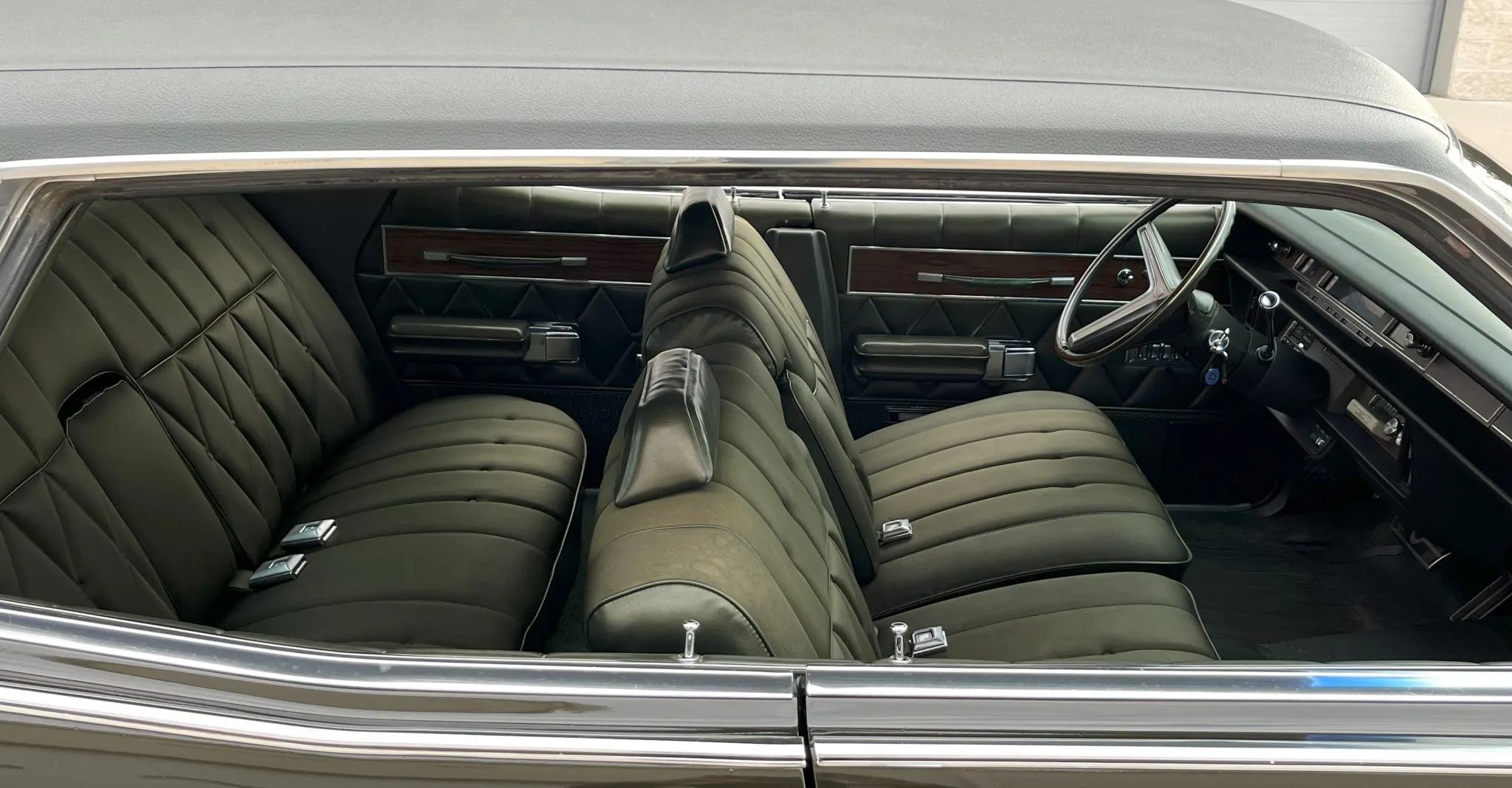 1970 Mercury Marquis Brougham Four-Door Hardtop: The Budget Continental 22 Right side windows of a 1970 Mercury Marquis four-door hardtop with all the side windows down