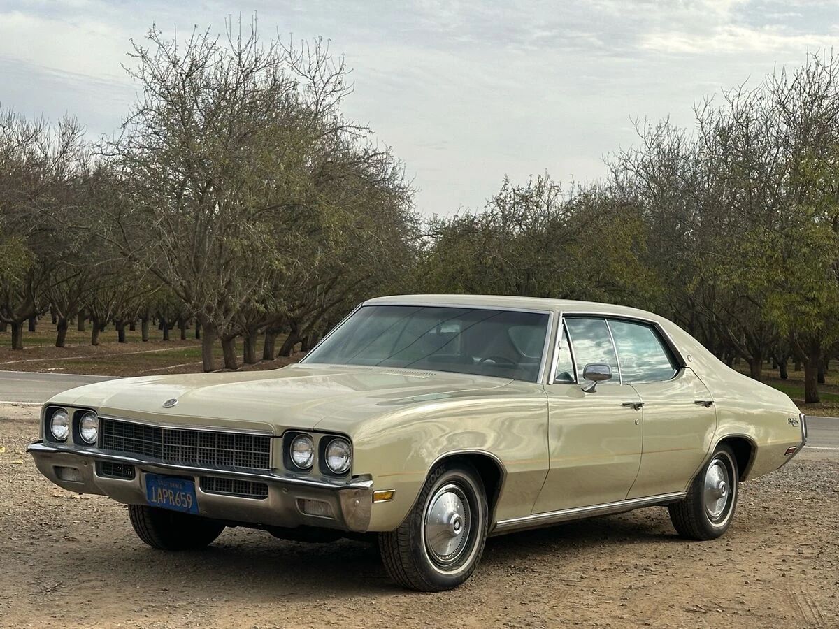 1972 Pontiac Luxury LeMans: The Rise And Fall Of The Midsize Four-Door Hardtop 22 Left front 3q view of a 1972 Buick A-body four-door hardtop