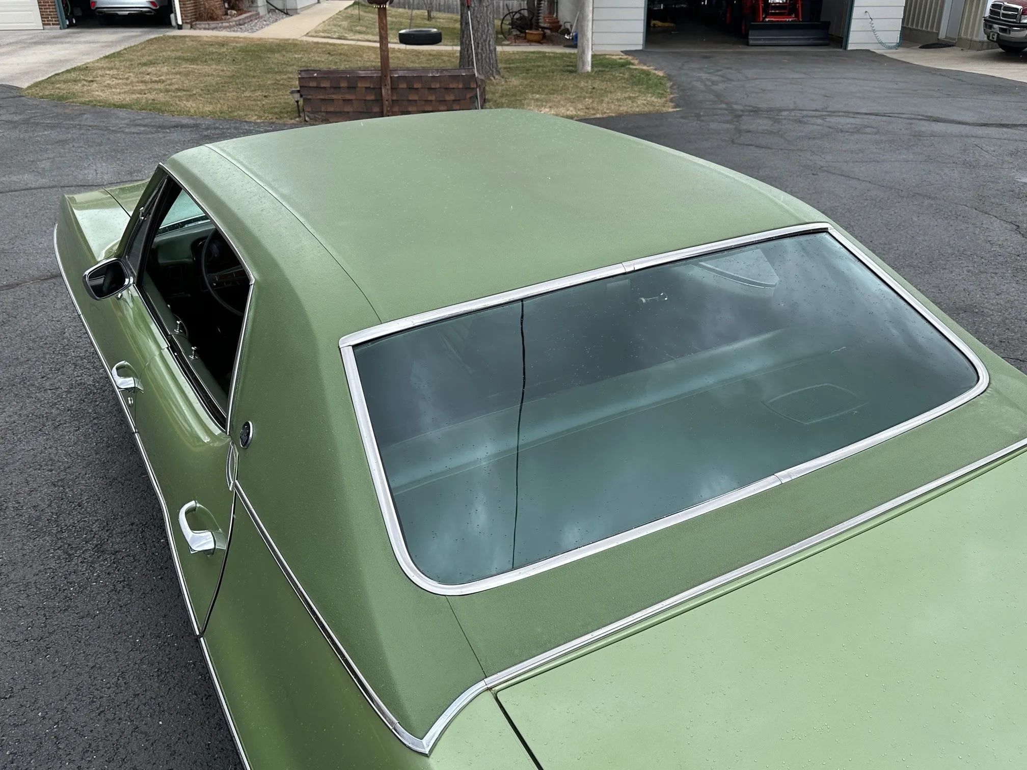 1972 Pontiac Luxury LeMans: The Rise And Fall Of The Midsize Four-Door Hardtop 27 Roof of a 1972 Pontiac A-body four-door hardtop with the side windows down