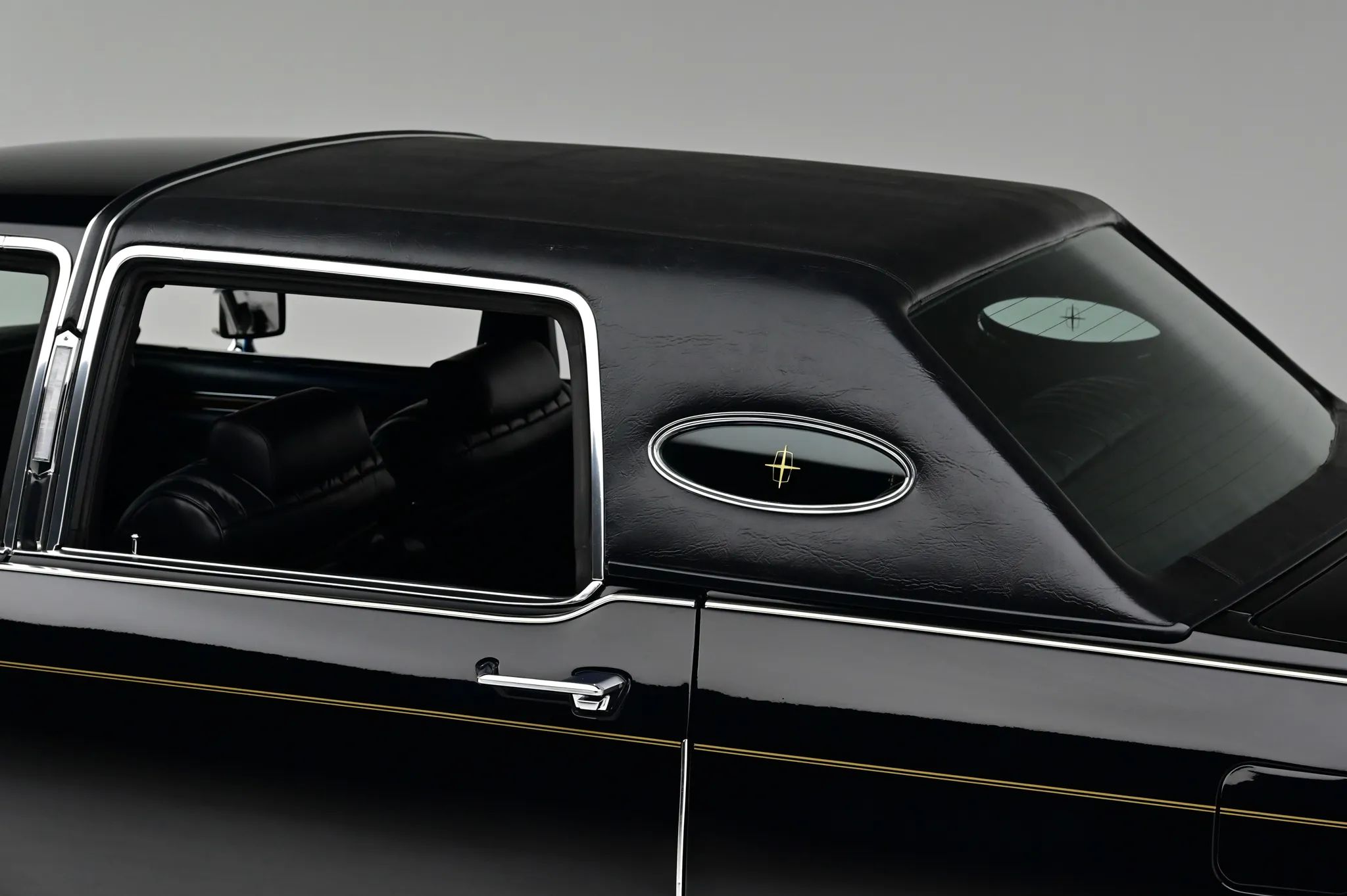 1979 Lincoln Continental Town Car: A Car This Big Should Come With A Chauffeur 8 Landau vinyl roof on a 1979 Lincoln