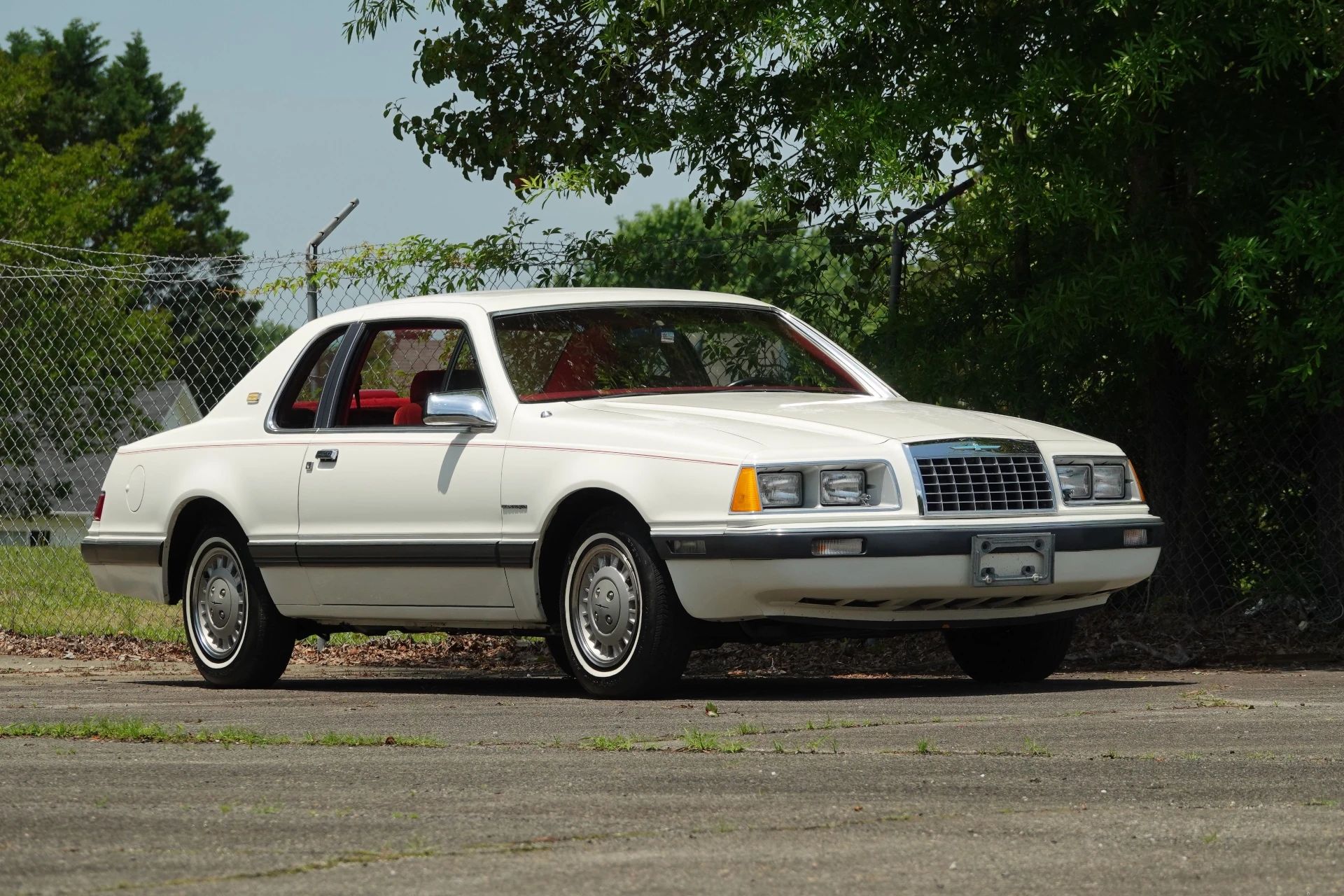 Right front 3q view of a 1983 Ford Thunderbird