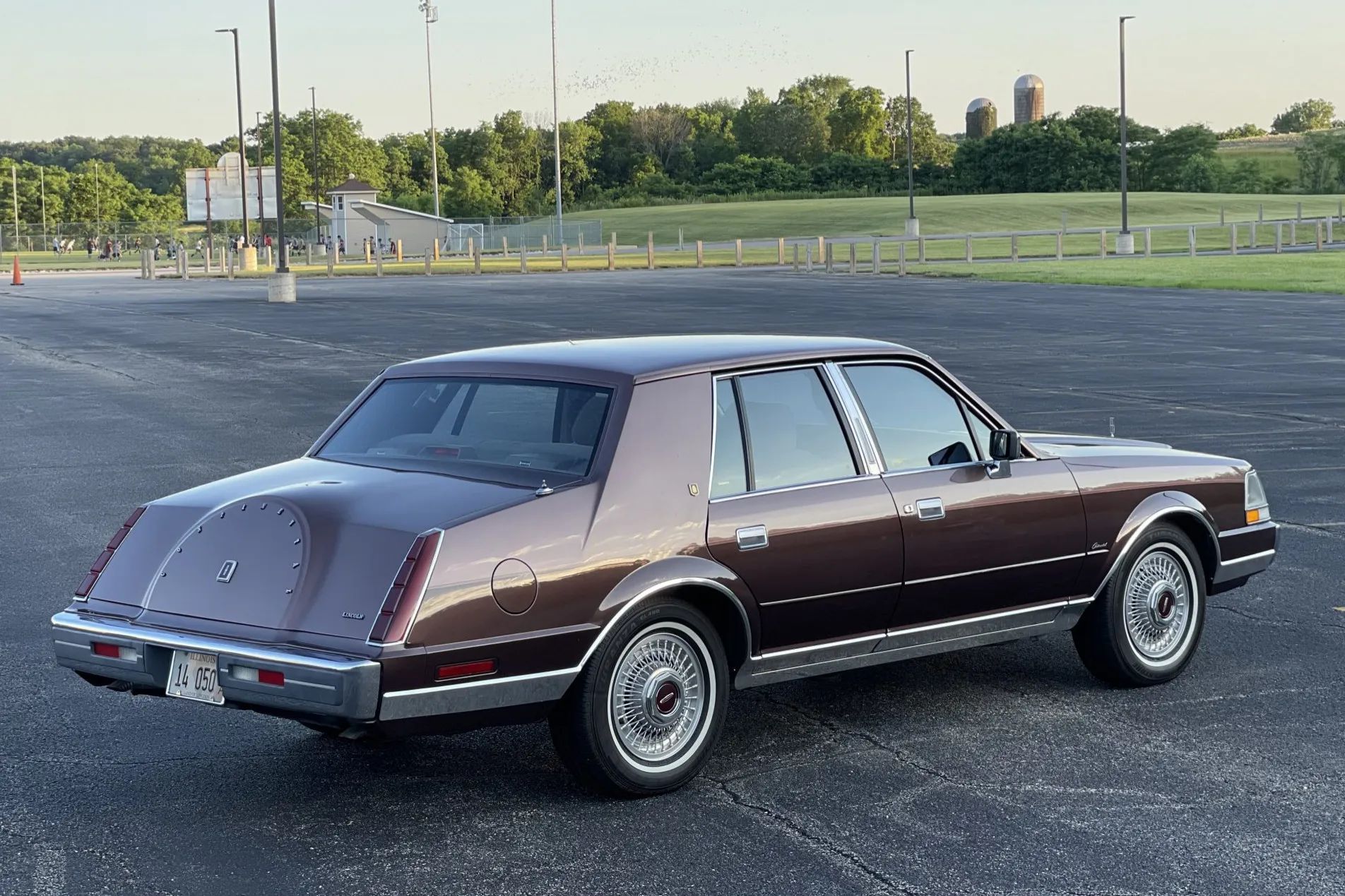 Right rear 3q view of a 1987 Lincoln Continental sedan