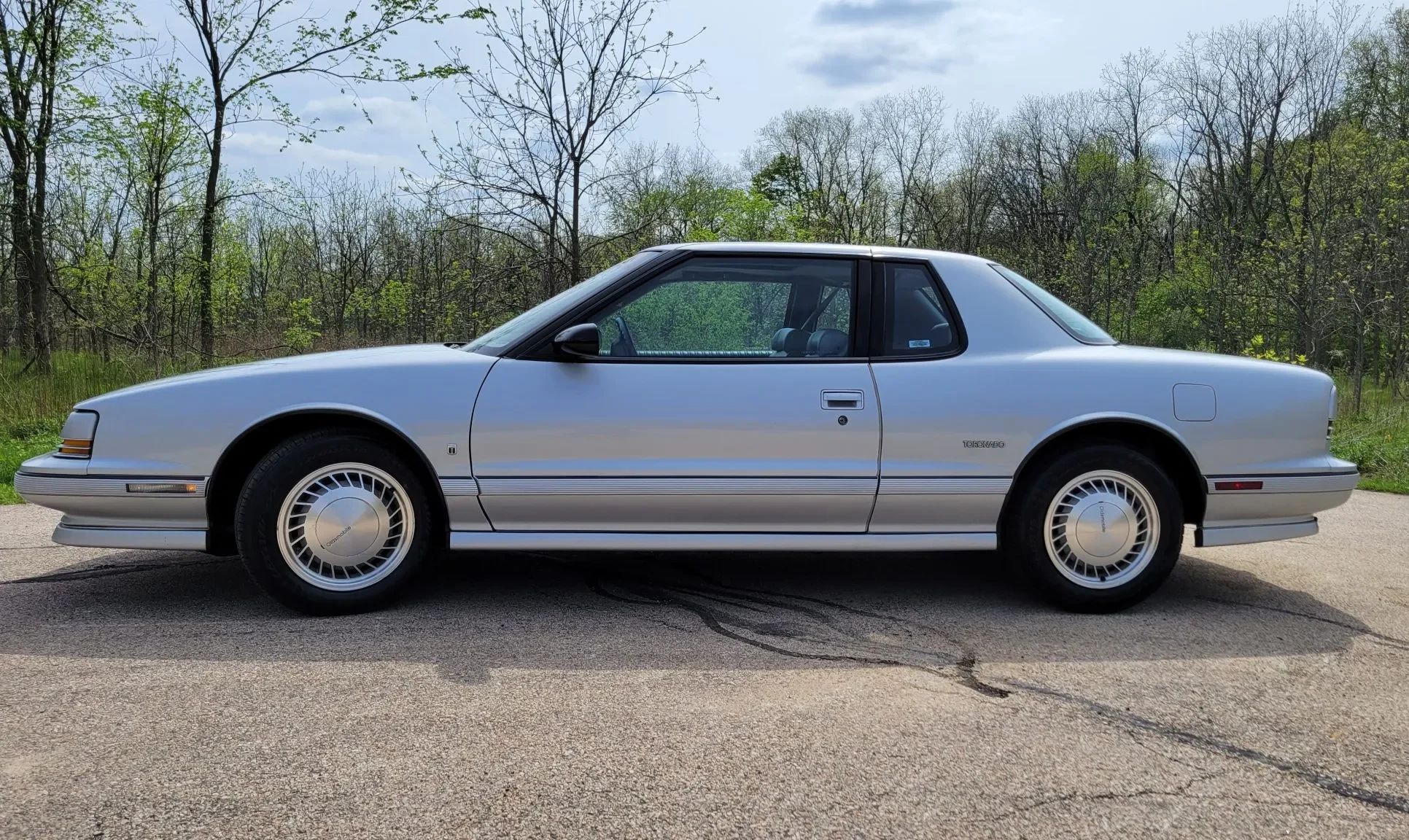 Left side view of a 1992 Oldsmobile Toronado