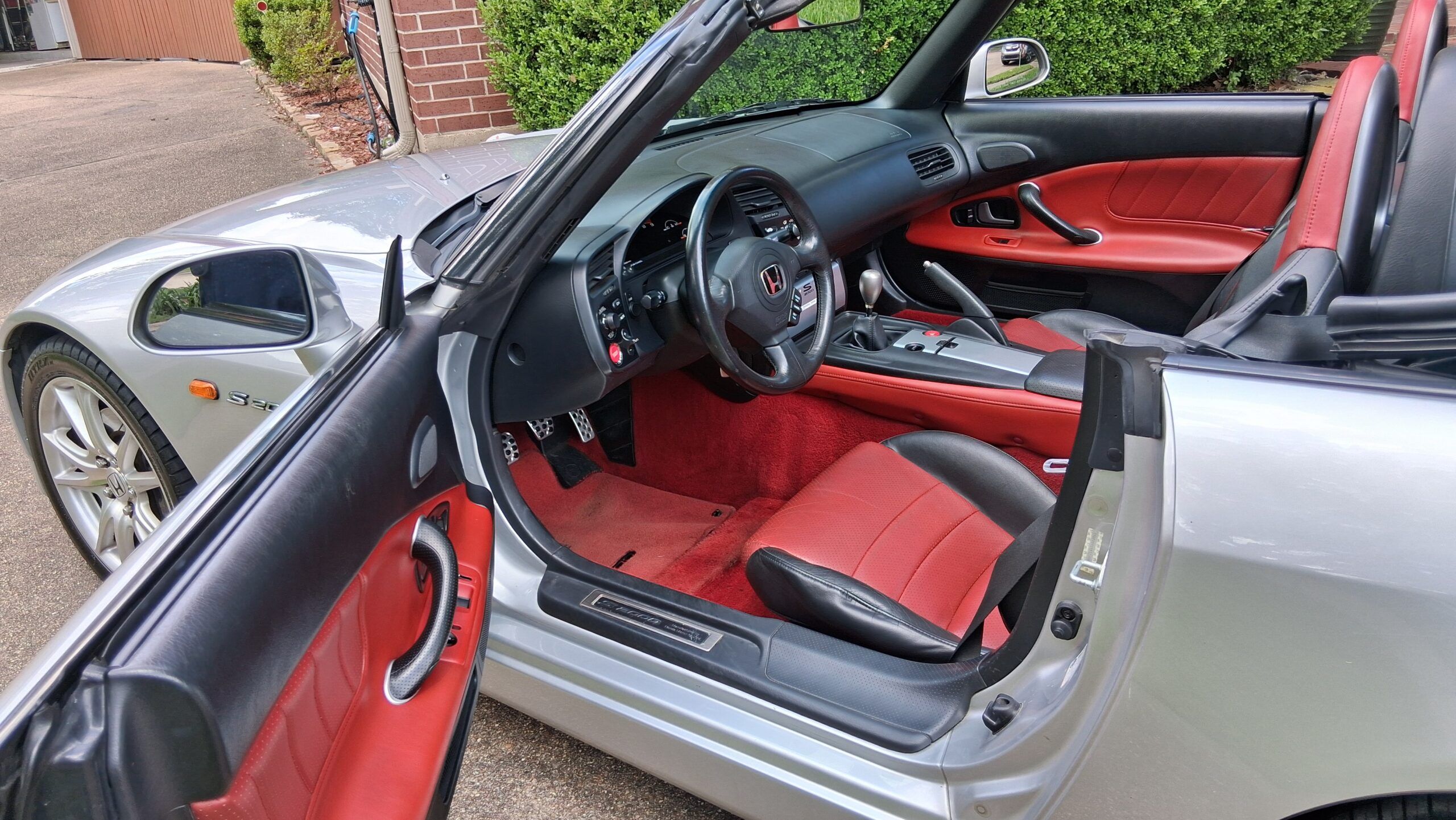 2005 Honda S2000: Honda’s High-Revving Cult-Favorite RWD Sports Car 11 2005 Honda S2000