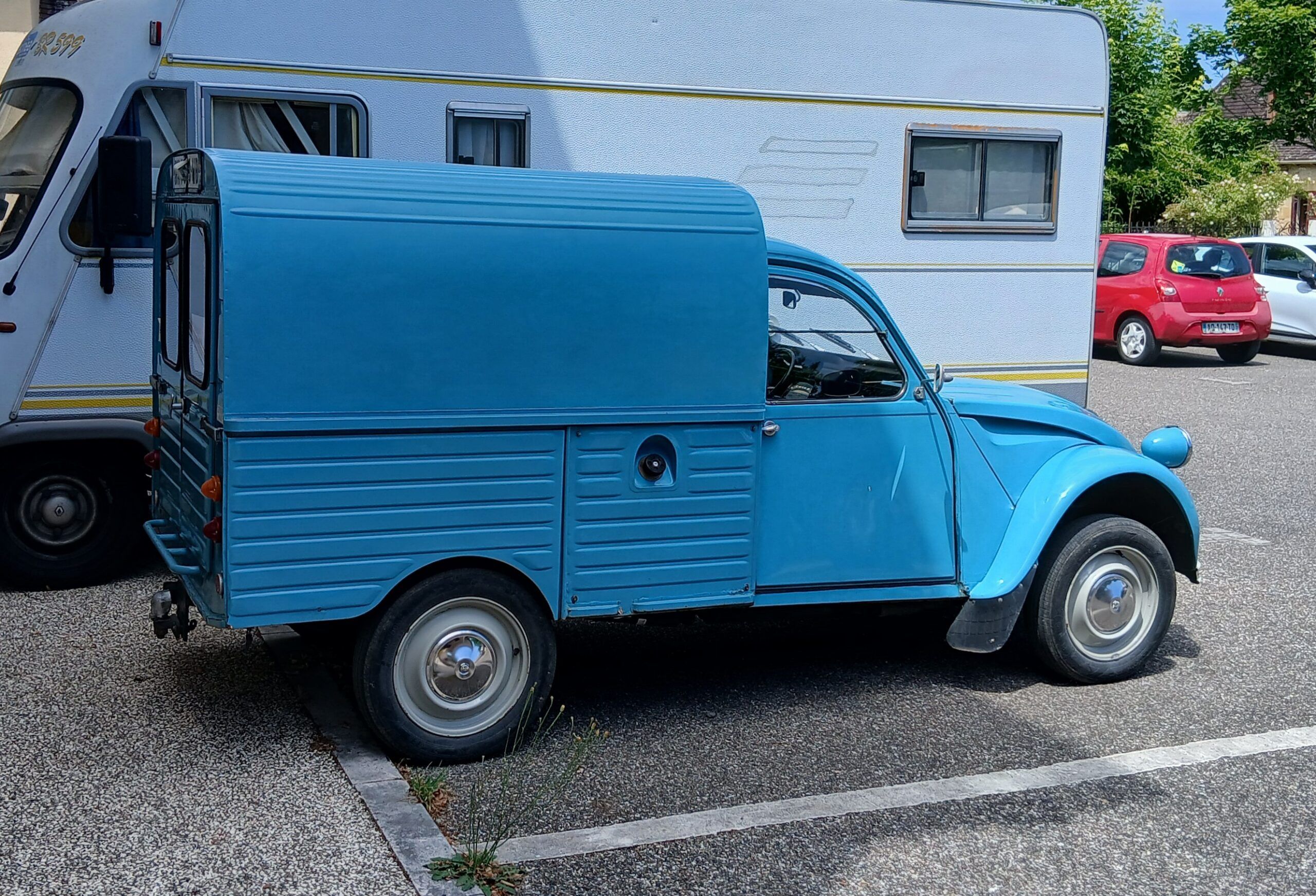 Classic Cars Sightings In The UK, France, And Italy: My Highlights of 2026 So Far 48 20260607 145821 scaled