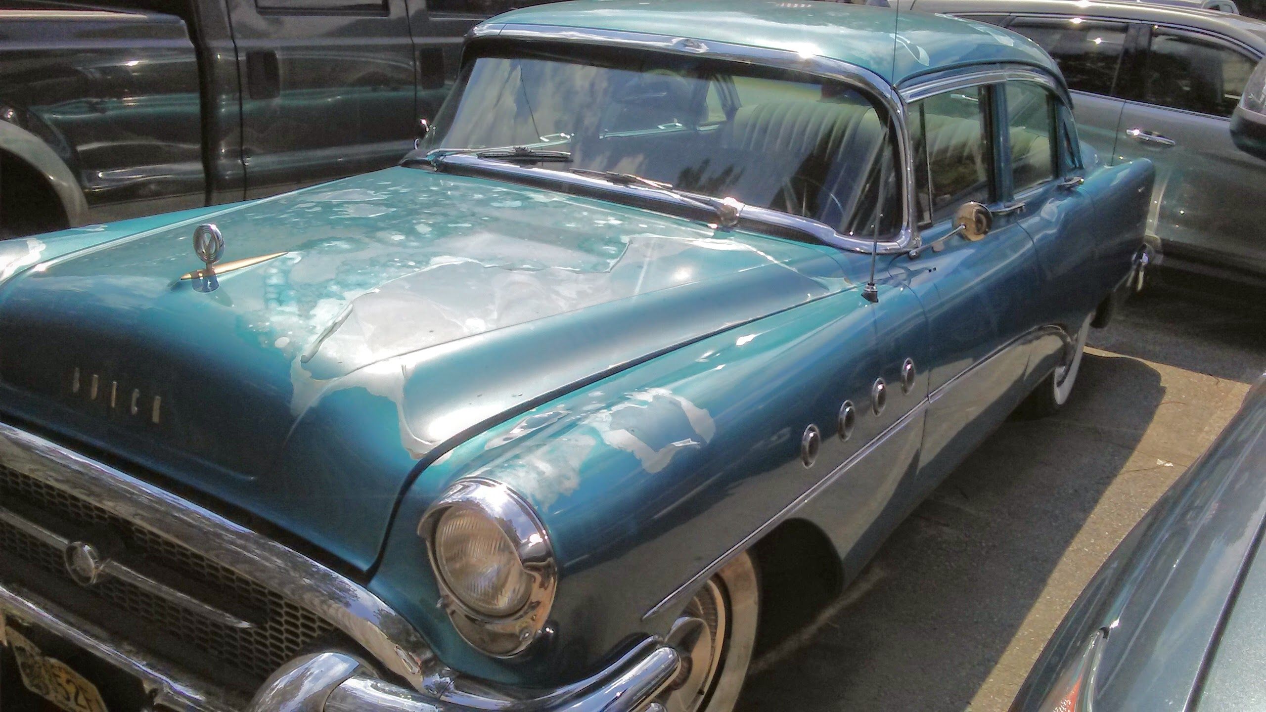 1955 Buick Roadmaster: Boxed-In But Beautiful Gas Station Find 1 20260625 150934