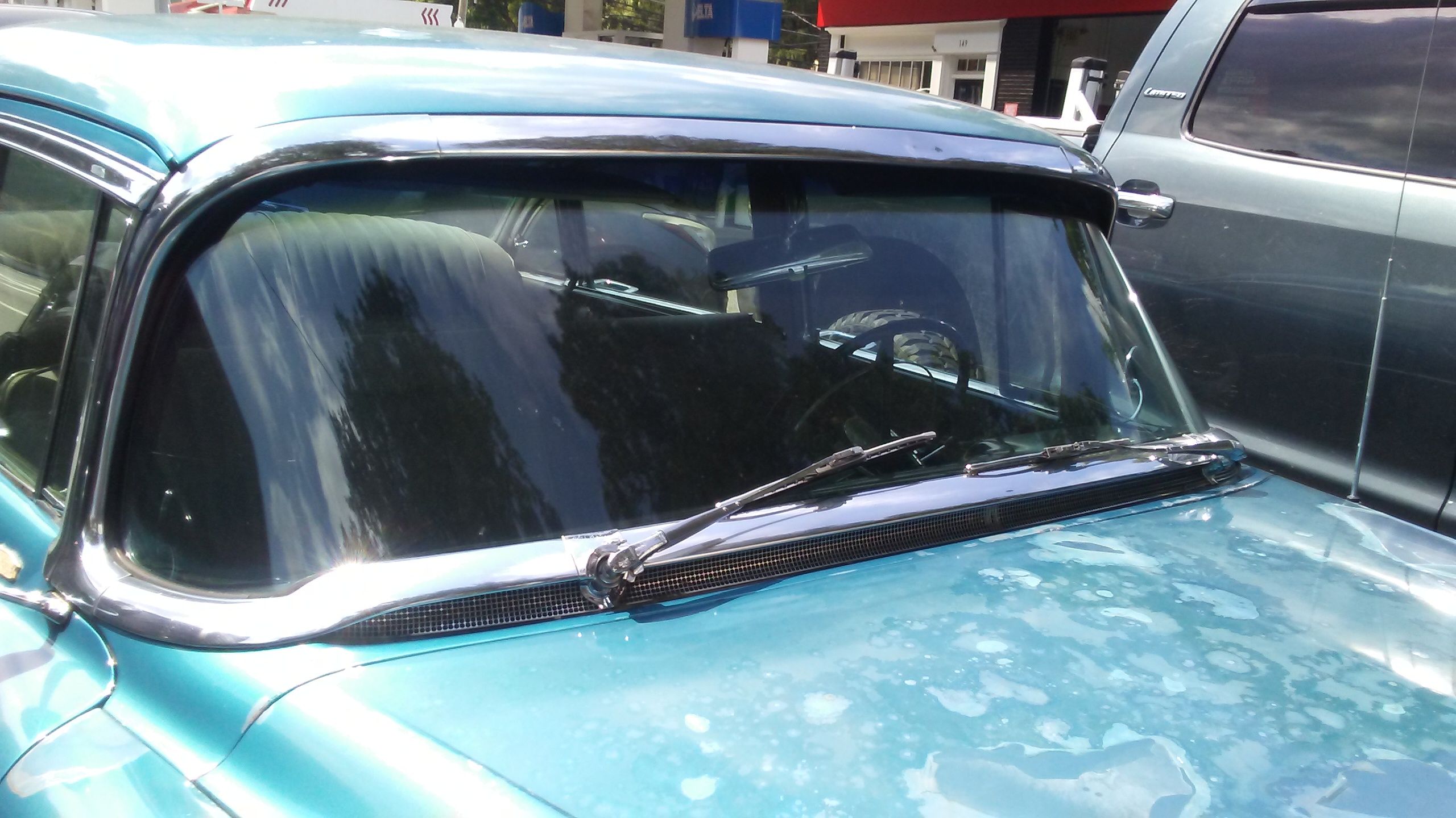 1955 Buick Roadmaster: Boxed-In But Beautiful Gas Station Find 10 20260625 151354