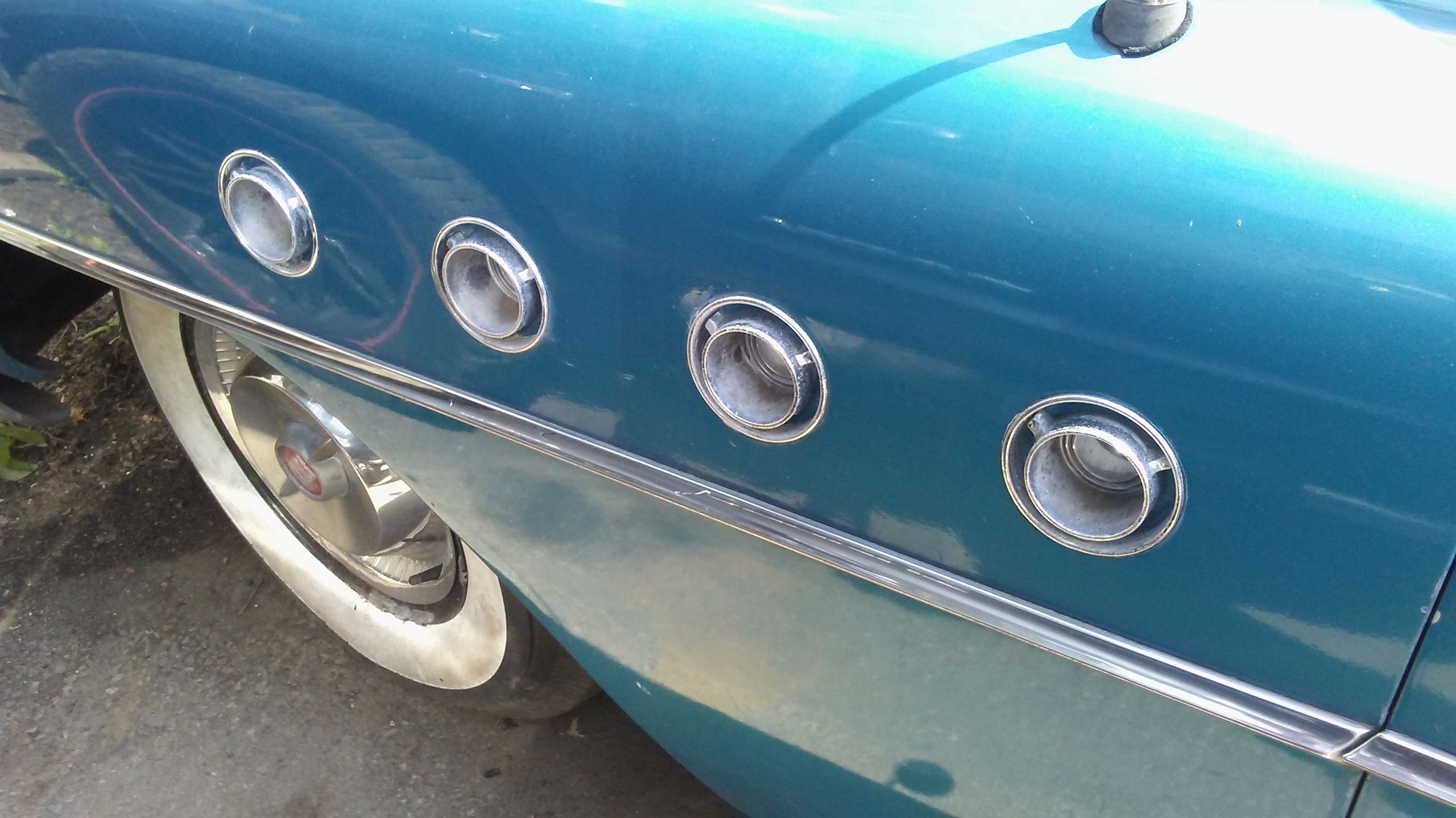 1955 Buick Roadmaster: Boxed-In But Beautiful Gas Station Find 6 20260625 151437