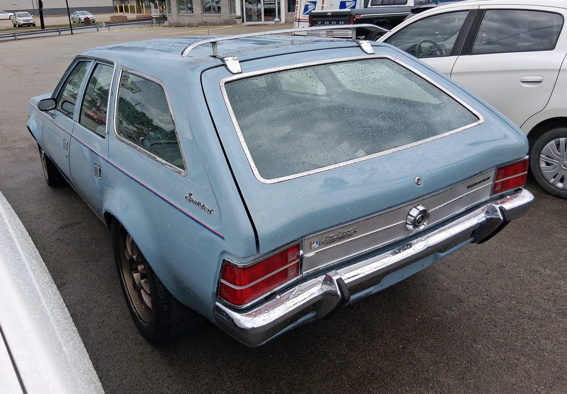Driver's rear three-quarter view of blue 1971 AMC Hornet Sportabout