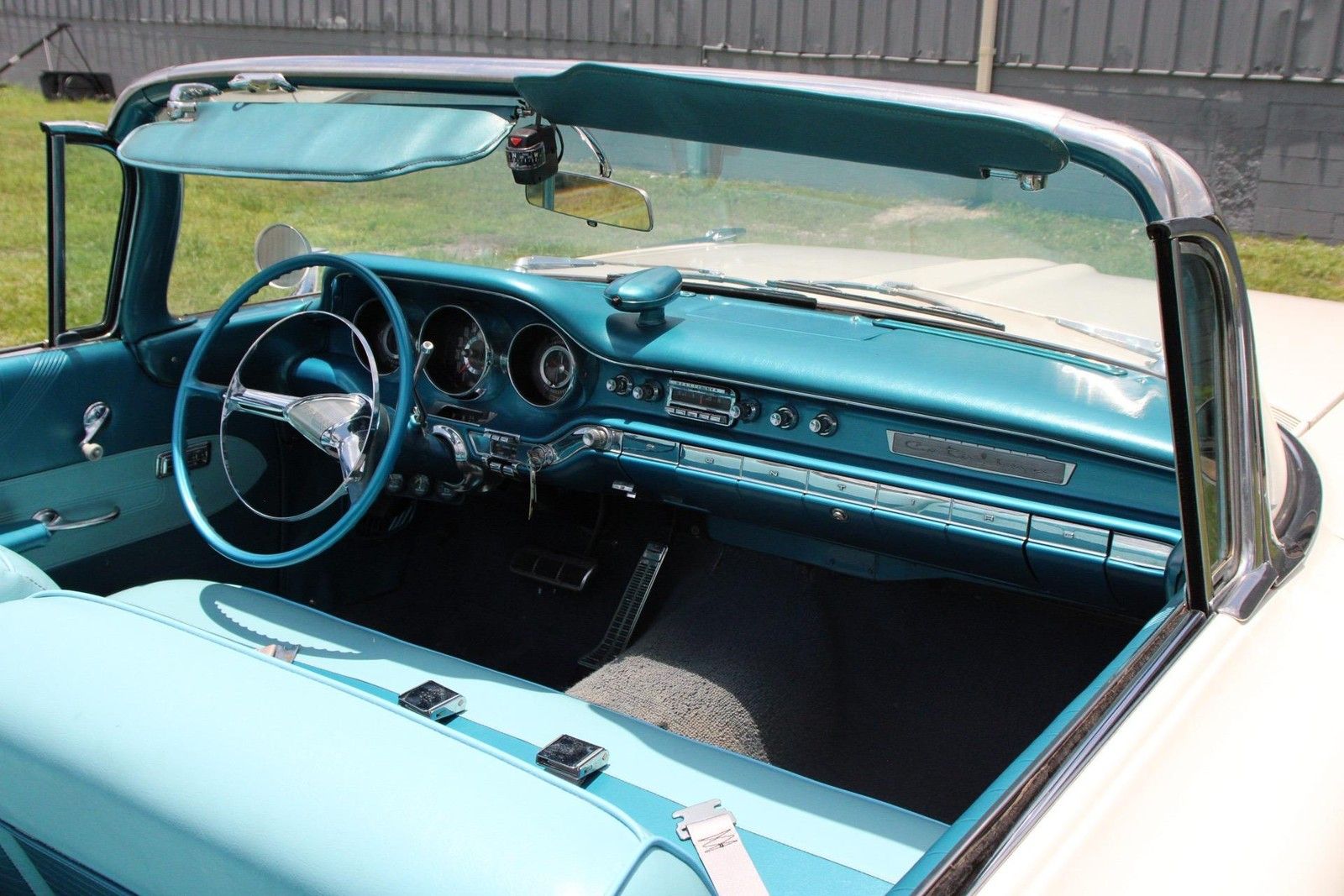 Picture of turquoise 1959 Pontiac Catalina Convertible dashboard