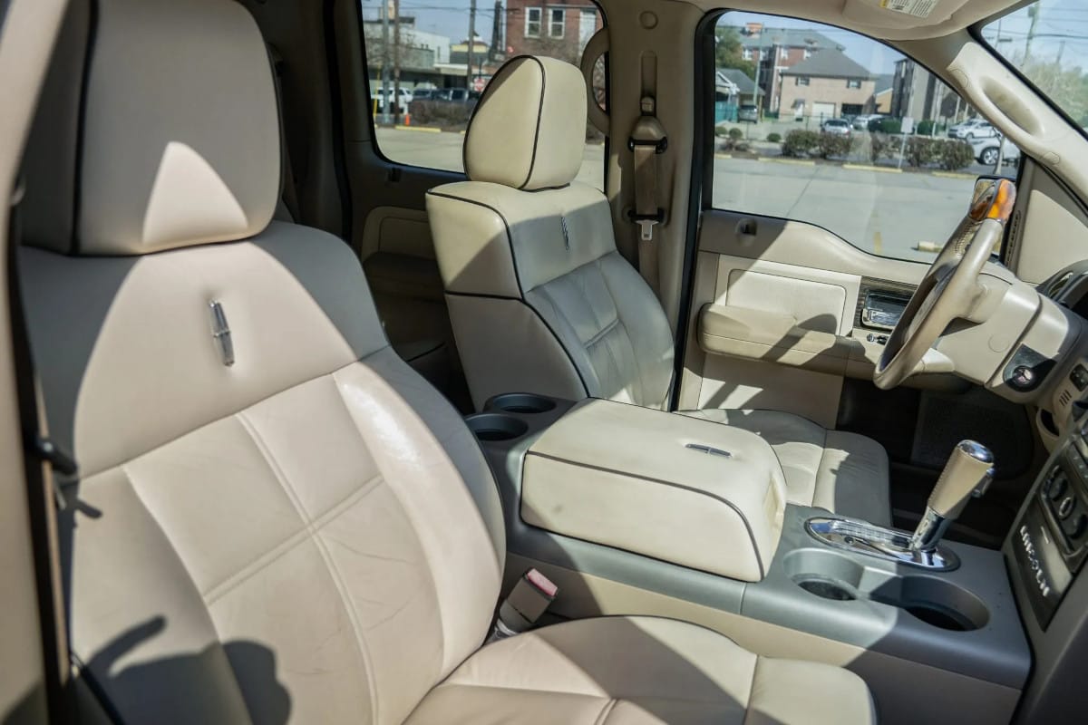 BAT Lincoln Seats