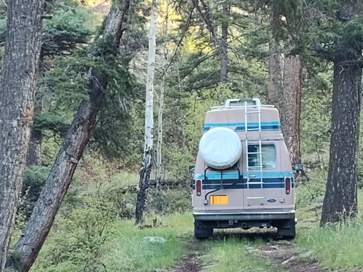 My 1987 Intervec Falcon: Cheap Hotel Room on Wheels 6 Bookend 1