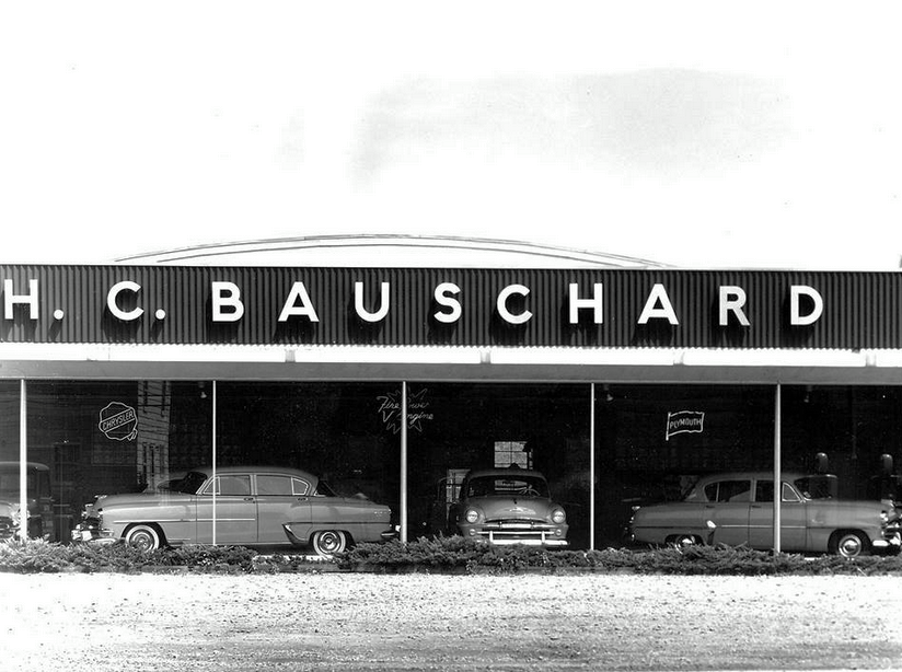 Vintage Photos Of 1950s Chrysler-Plymouths On Display--A Decade Of Change, From Sensible To Dazzling 2 Captura de pantalla 2024 10 08 23.42.47