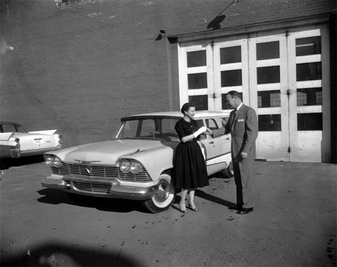 Vintage Photos Of 1950s Chrysler-Plymouths On Display--A Decade Of Change, From Sensible To Dazzling 11 Captura de pantalla 2025 02 10 18.46.28