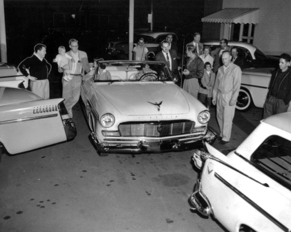 Vintage Photos Of 1950s Chrysler-Plymouths On Display--A Decade Of Change, From Sensible To Dazzling 8 Captura de pantalla 2025 09 29 01.46.15 copia 2