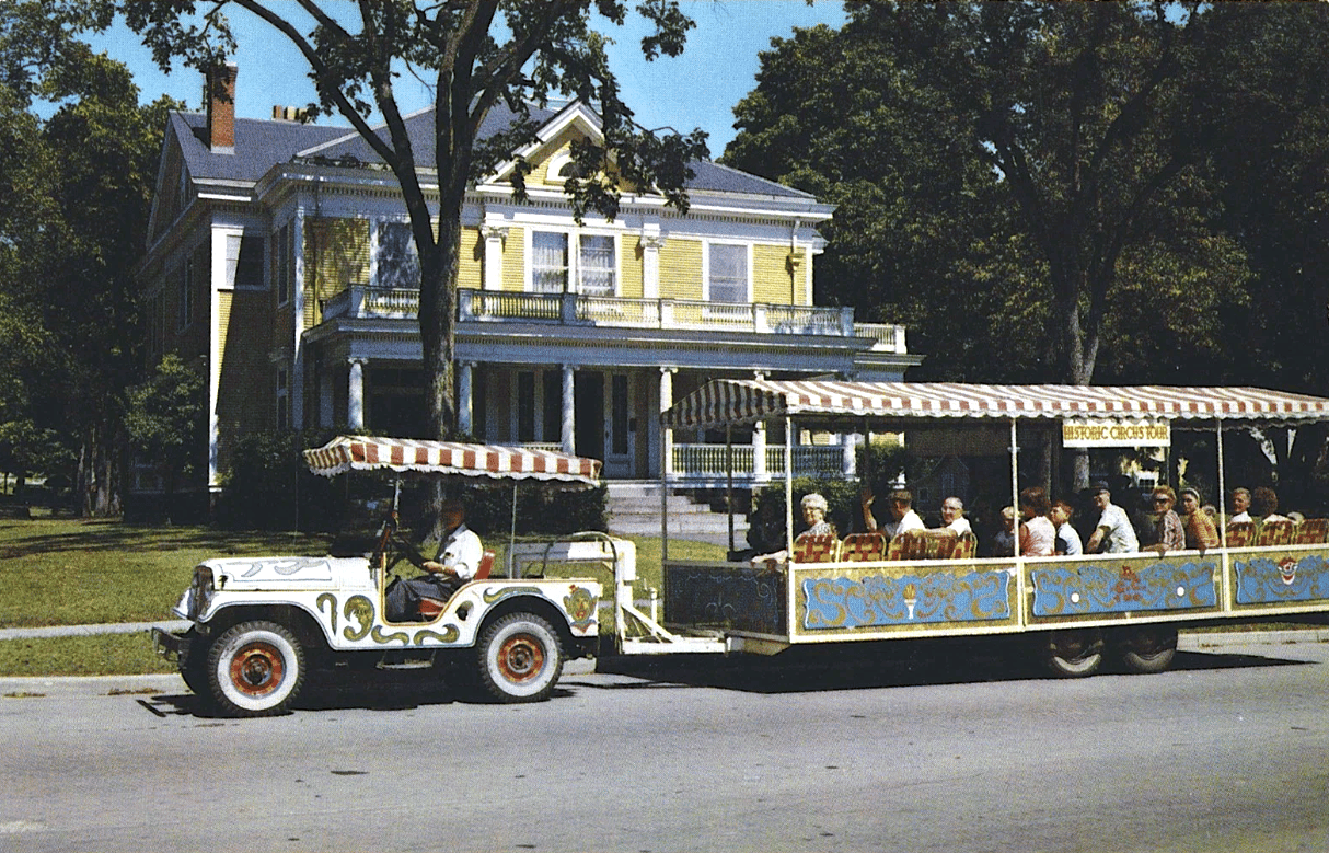 Snowplows, Tourist Trams, Delivery Trucks And More: Working Jeeps In Vintage Postcards 8 Captura de pantalla 2026 02 08 22.50.28