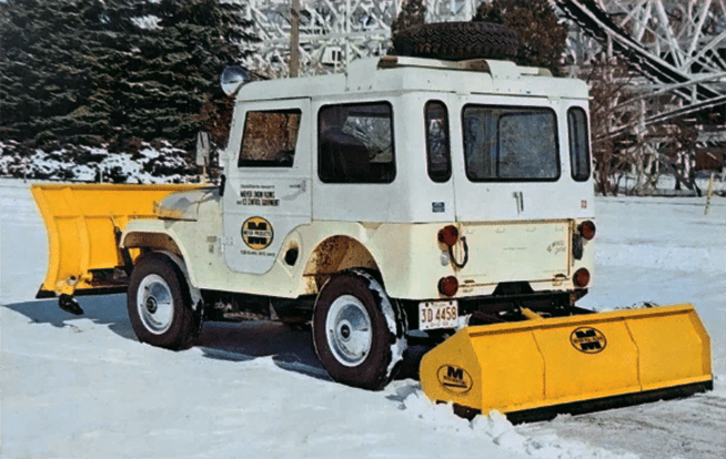 Snowplows, Tourist Trams, Delivery Trucks And More: Working Jeeps In Vintage Postcards 10 Captura de pantalla 2026 06 01 16.34.19