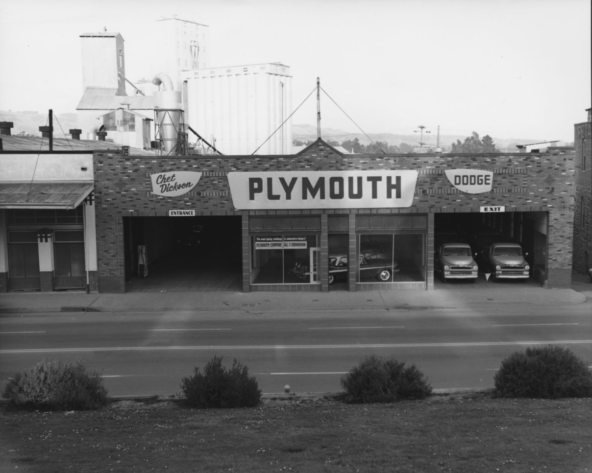 Vintage Photos Of 1950s Chrysler-Plymouths On Display--A Decade Of Change, From Sensible To Dazzling 12 Captura de pantalla 2026 06 14 00.24.53