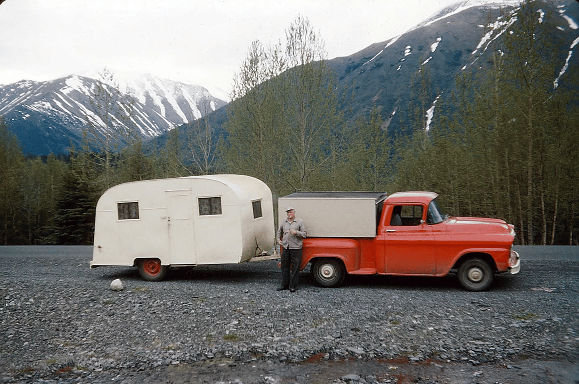 Vintage Photos Of Trucks At Work And Play -- 1950s-1970s 1 Captura de pantalla 2026 06 17 16.26.59