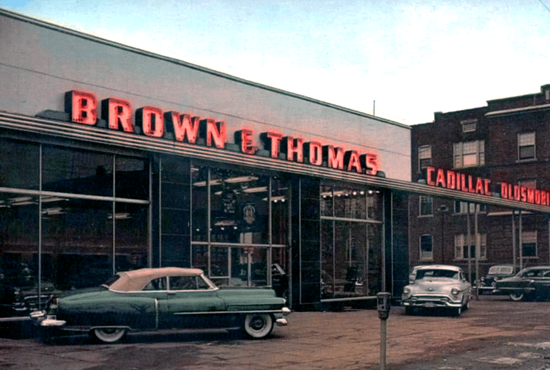 Cadillac's Best Years In Vintage Dealer Postcards -- 1950s-1970s 3 Captura de pantalla 2026 06 21 23.17.37