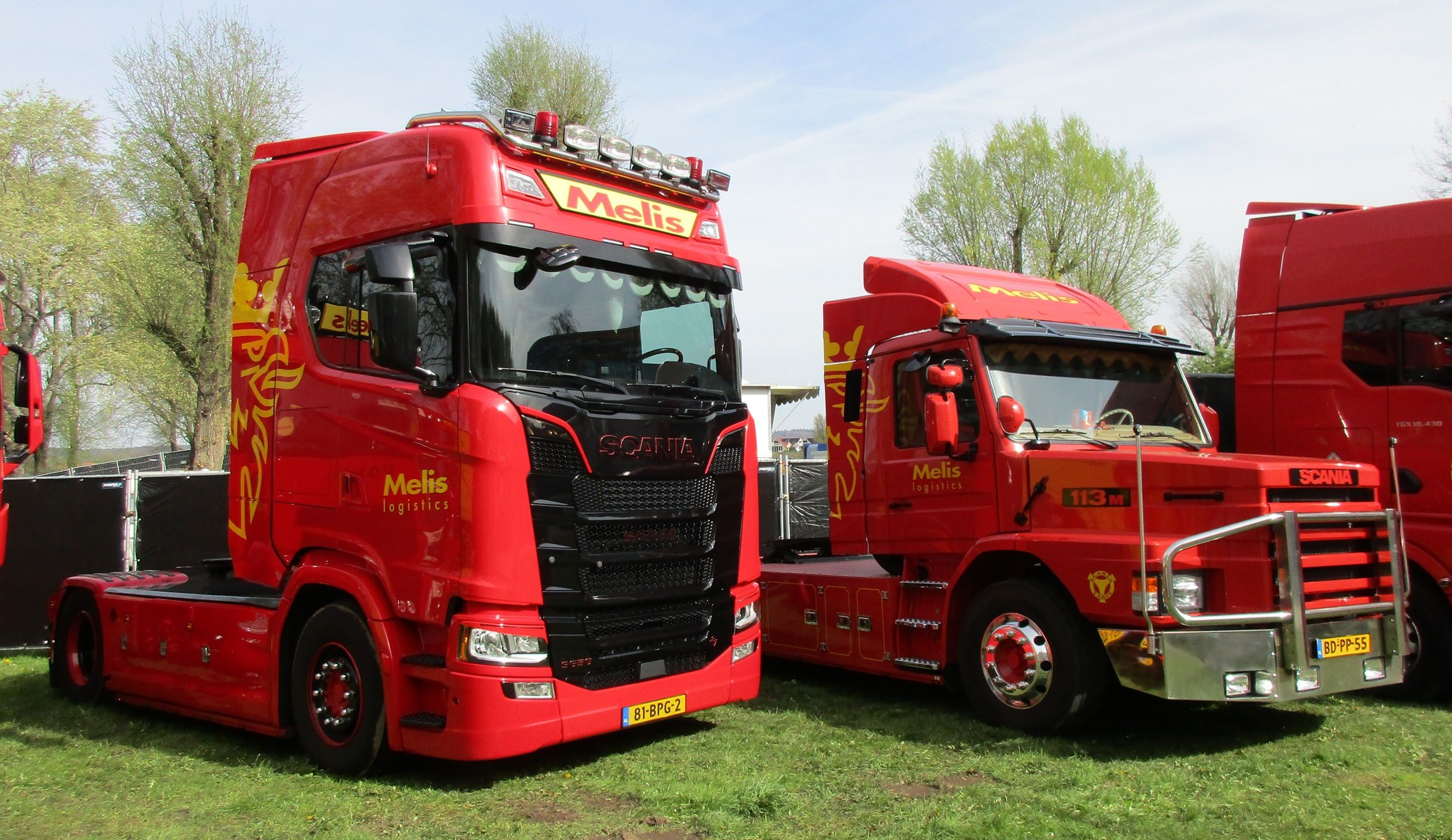 Melis - 2020 Scania S650 V8 4x2 tractor next to a 1996 Scania T113m 4x2 tractor
