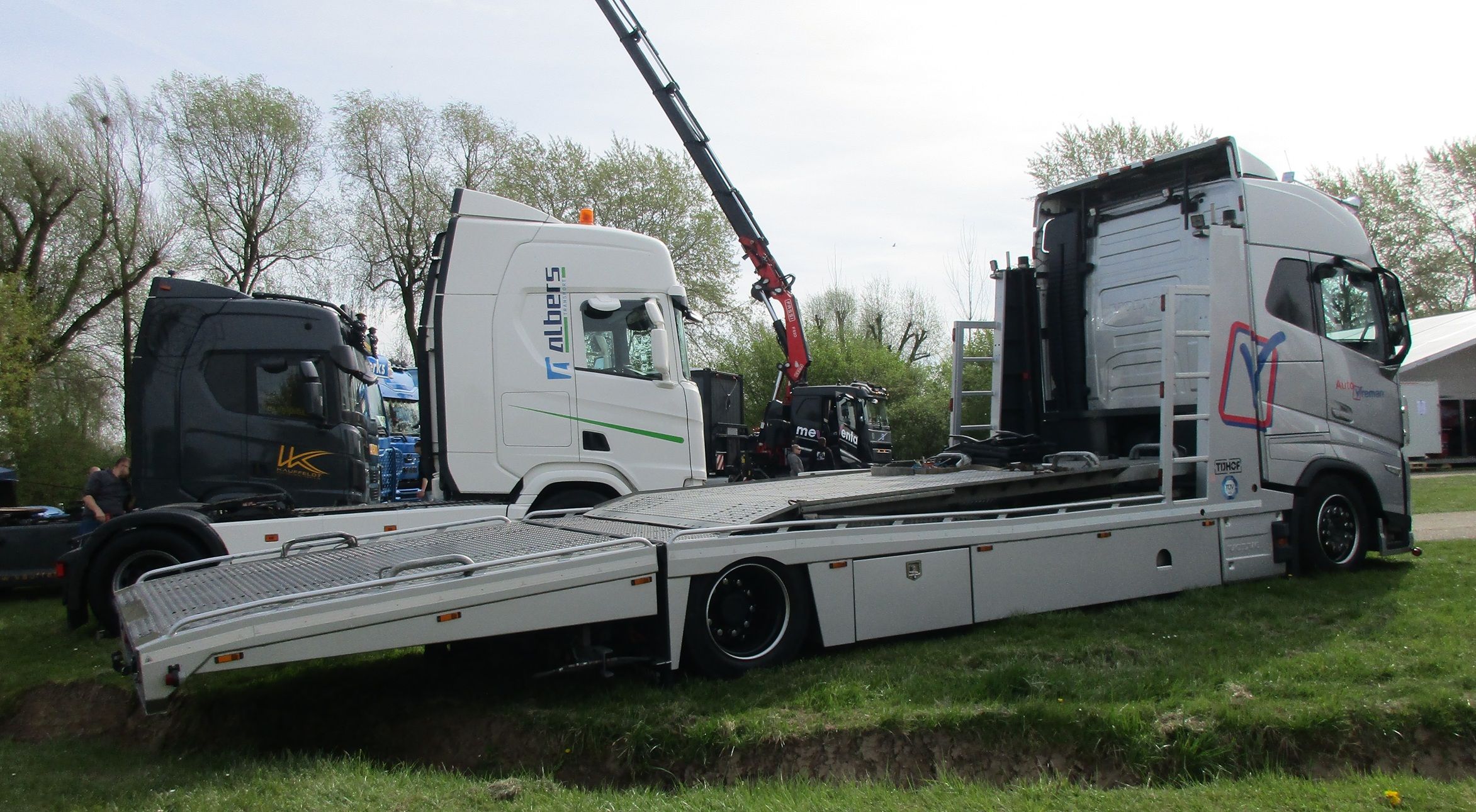 Vreman - 2023 Volvo FH 4x2 truck with a Tijhof body - 2