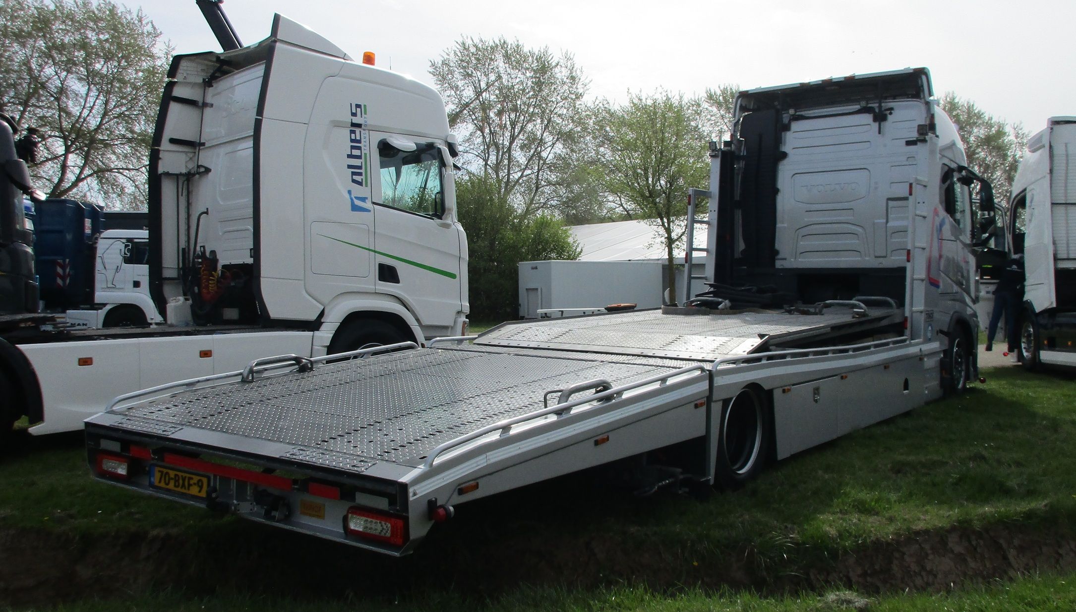Vreman - 2023 Volvo FH 4x2 truck with a Tijhof body - 3