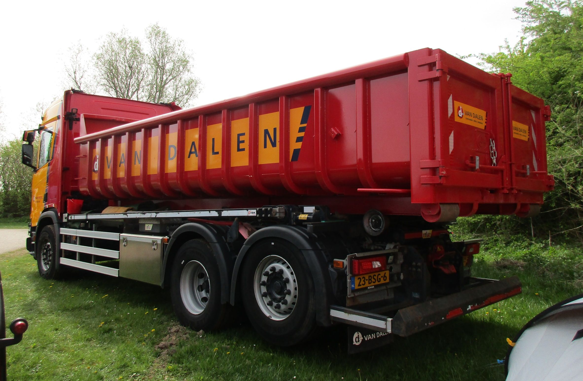 Van Dalen - 2021 Scania R450 XT 6x2*4 truck with a Hyva hooklift hoist - 2