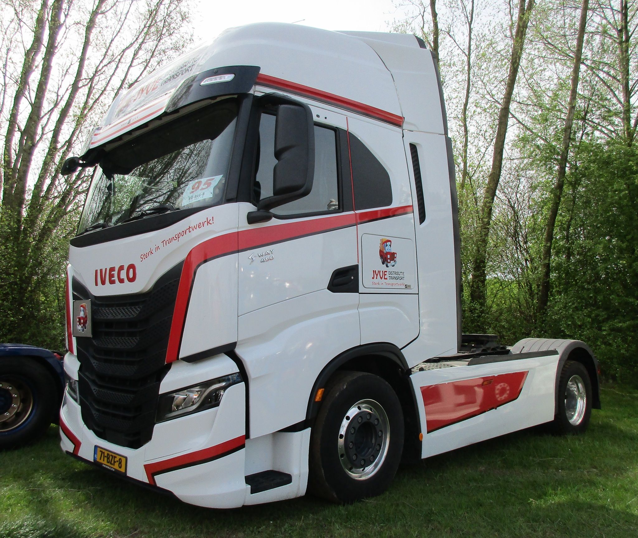 Jyve - 2024 Iveco S-Way 490 4x2 tractor