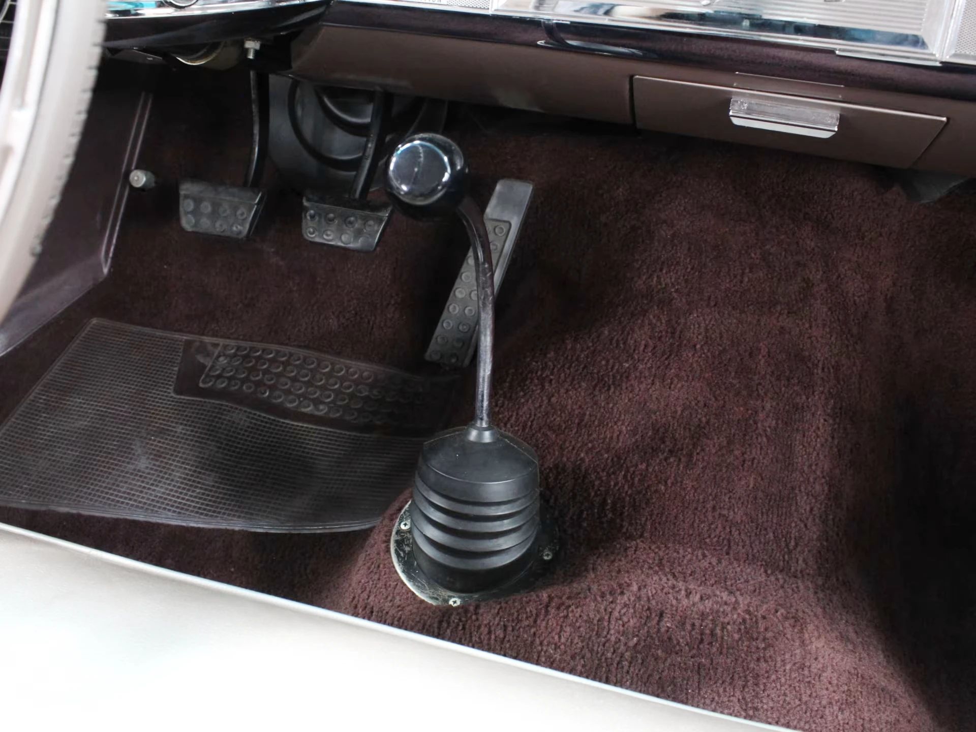 1962 Chrysler Newport 3-Speed Four-Door Sedan: Basic Big Car With An Upscale Badge And Not Much Else 6 Floor shifter in a 1962 Chrysler