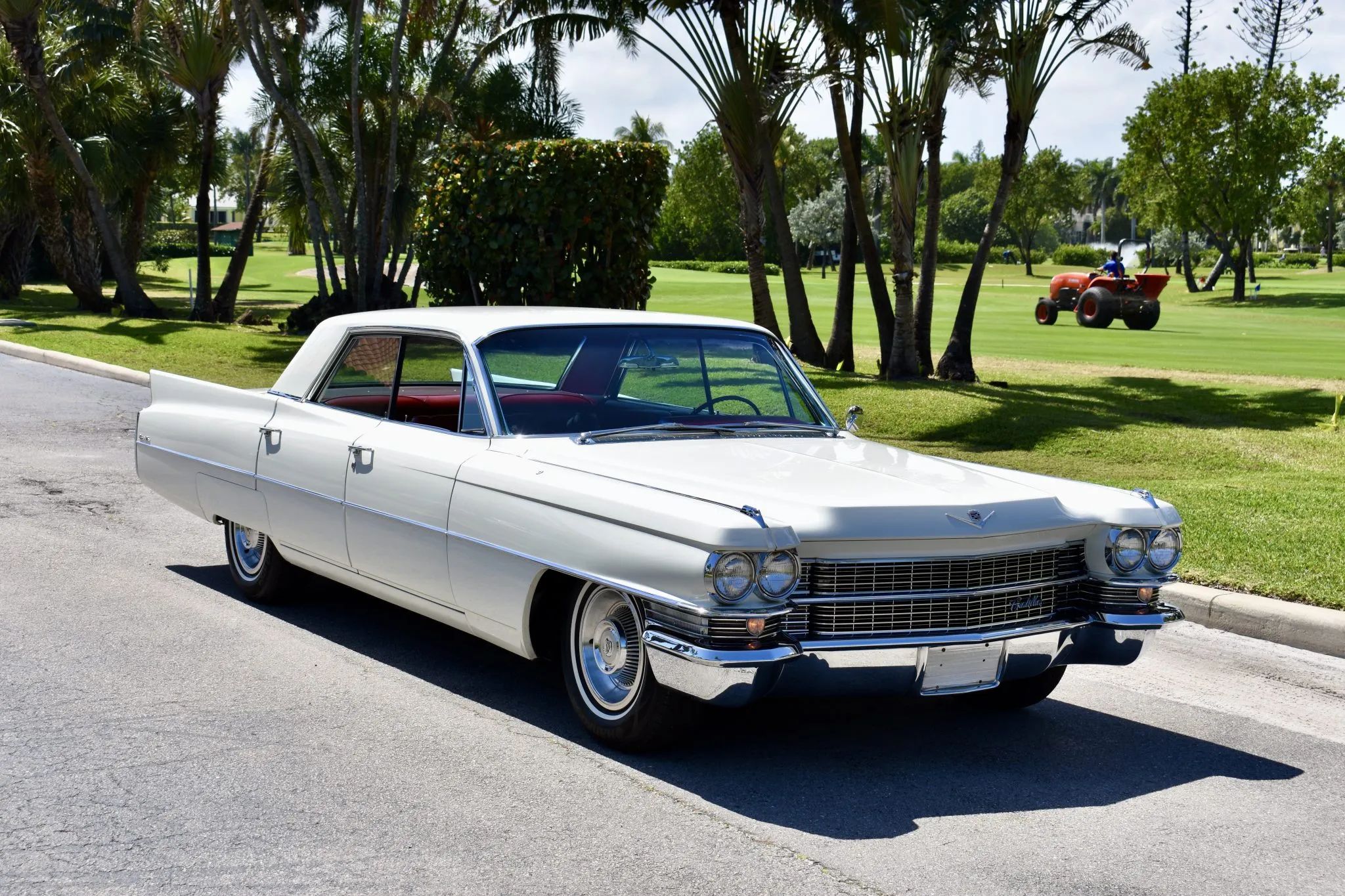 Right front 3q view of an Aspen White 1963 Cadillac Four-Window Sedan de Ville