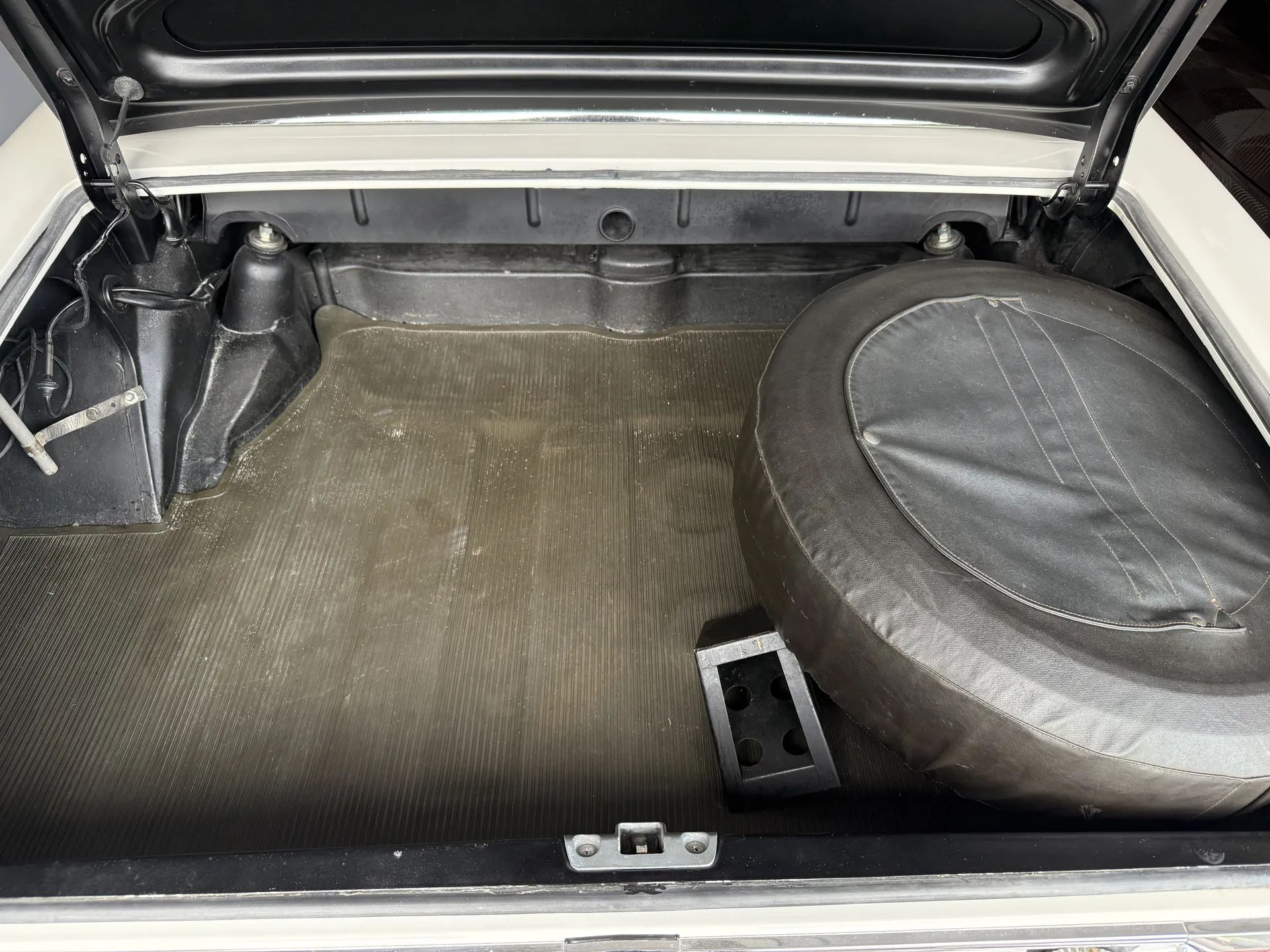 1967 Mercedes-Benz 250SL For Sale: A Well-Maintained Pagoda That Was Imported From Italy 4 Luggage compartment of white 1967 Mercedes-Benz 250SL