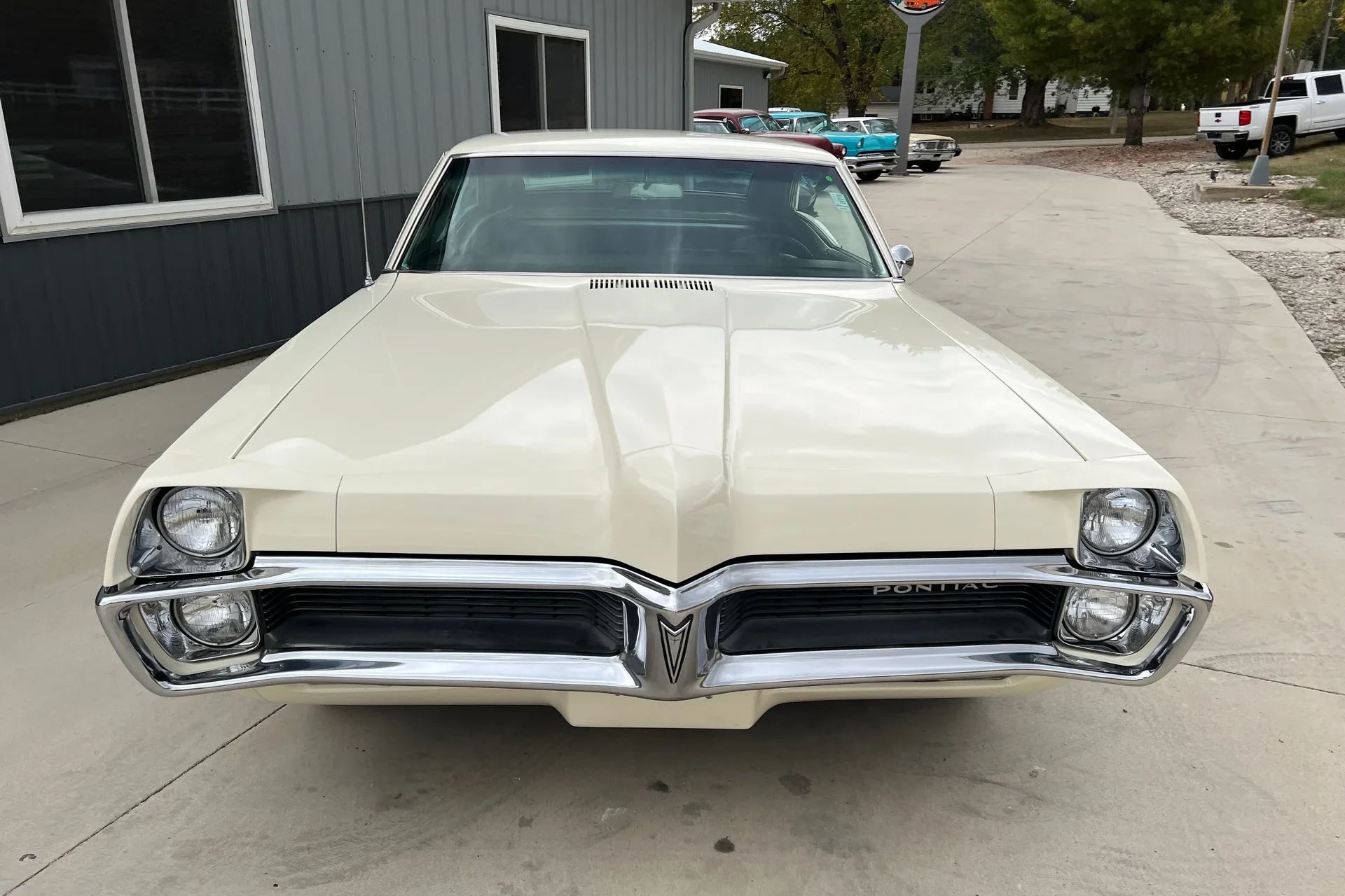 Front view of a 1967 Pontiac Catalina