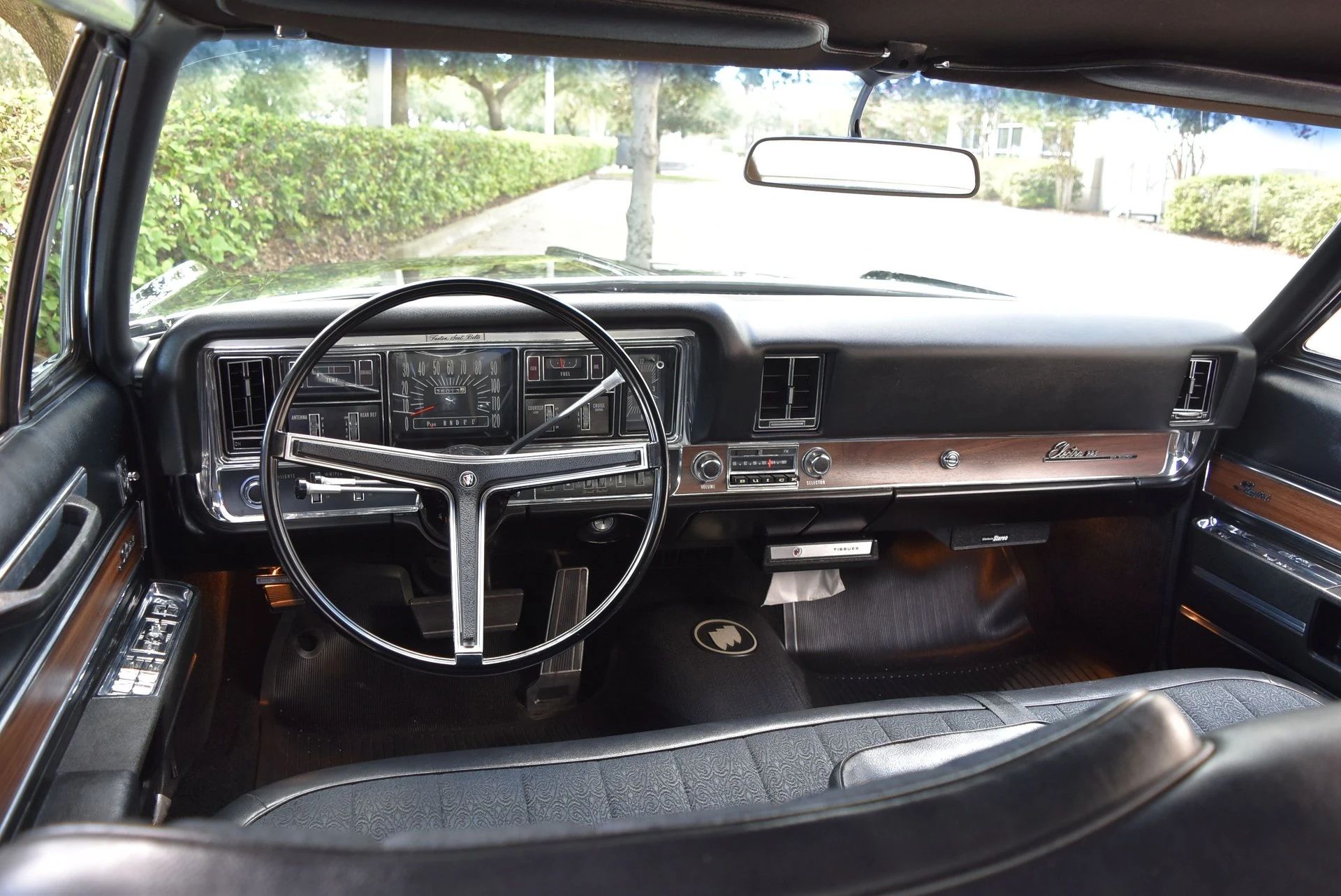1968 Buick Electra 225 Limited: "I Didn't Know They're Building A Car Like This Today" 14 Dashboard of a 1968 Buick