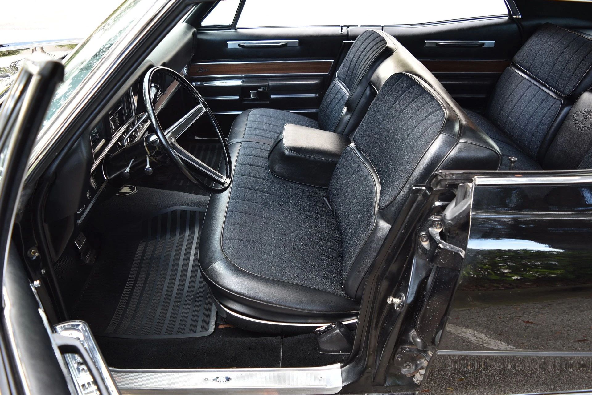 1968 Buick Electra 225 Limited: "I Didn't Know They're Building A Car Like This Today" 12 Front seat of a 1968 Buick four-door hardtop, seen through the driver's door
