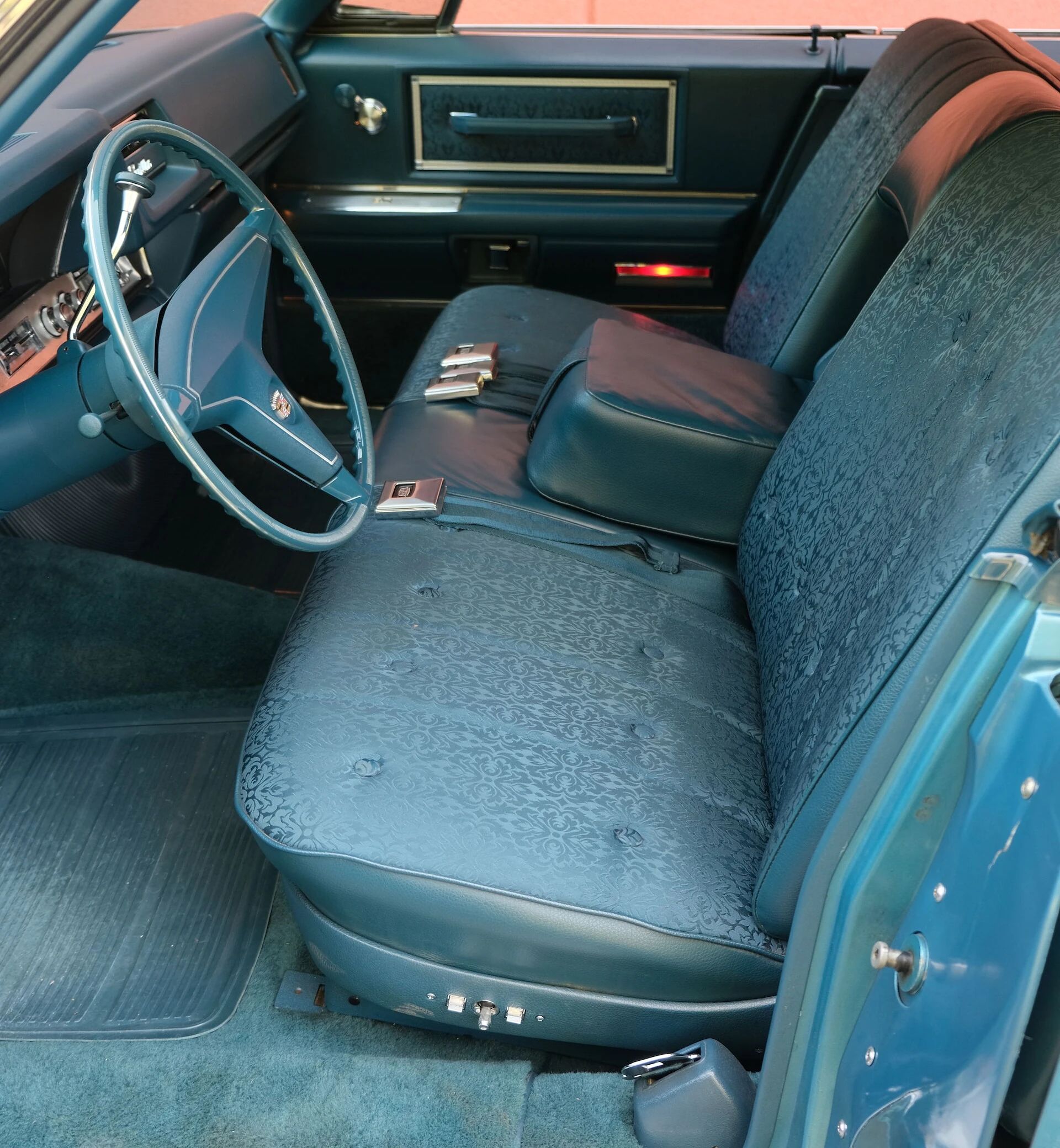 Front seat of a 1968 Cadillac four-door hardtop, seen from the left
