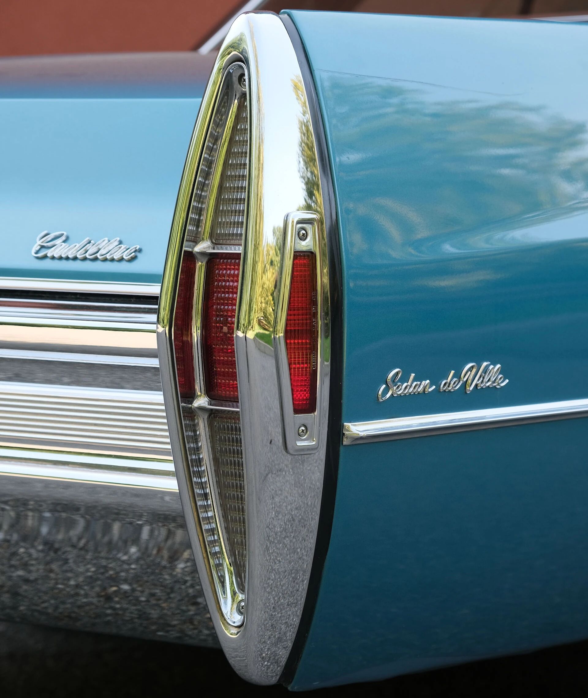Right rear taillight of a 1968 Cadillac, with "Sedan de Ville" badge