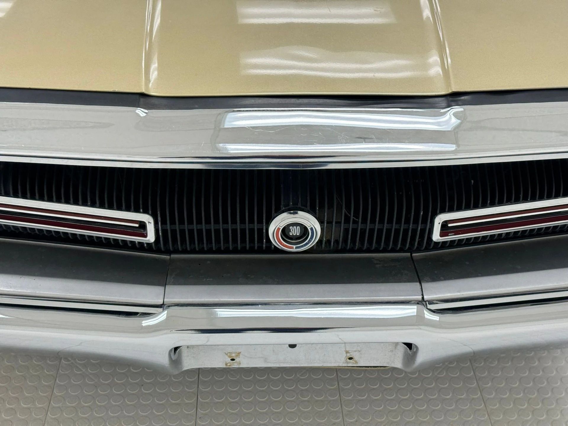 Grille badge of a 1970 Chrysler 300