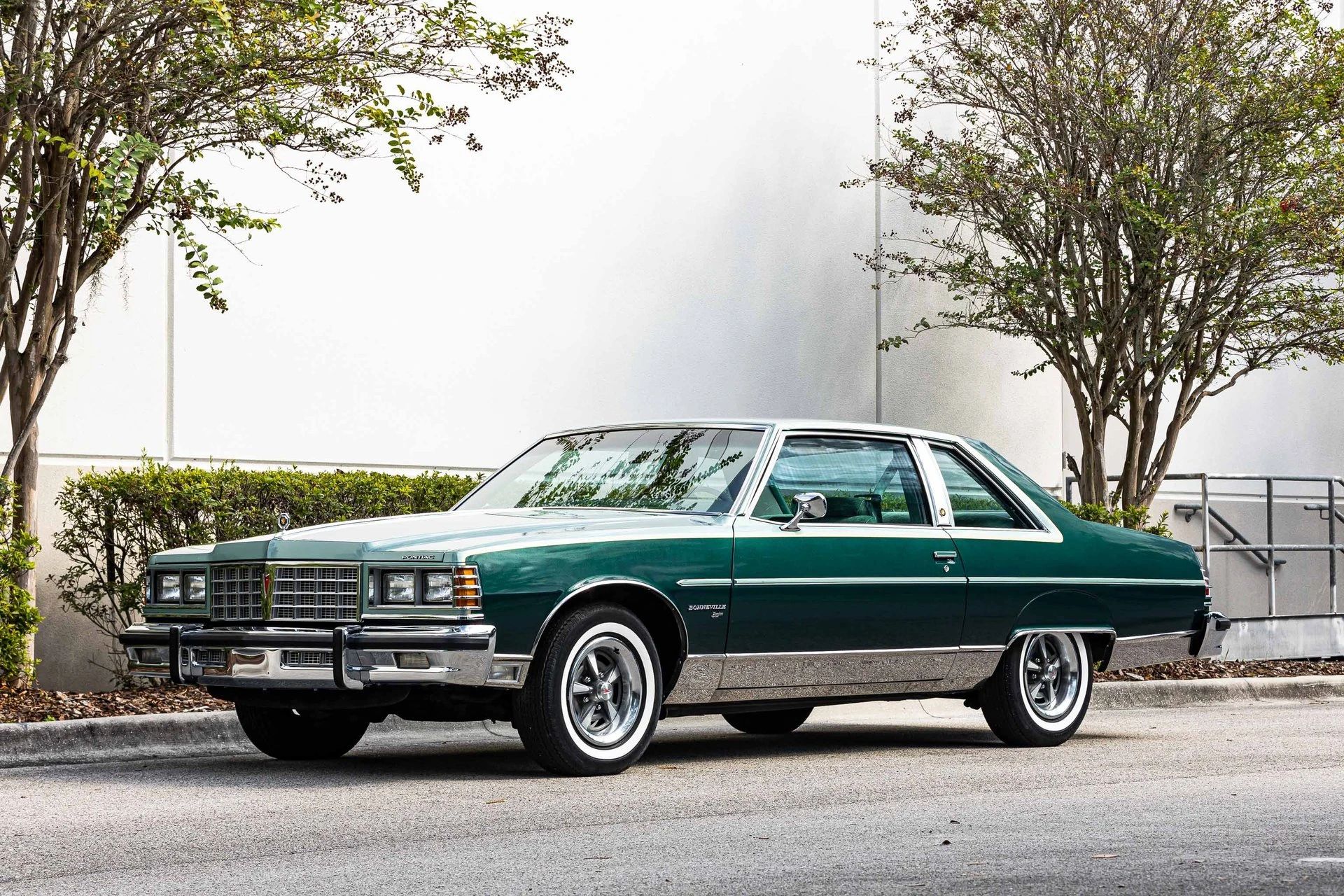 Left front 3q view of a 1977 Pontiac two-door coupe