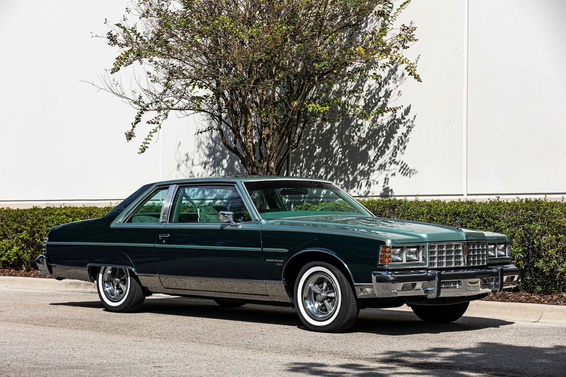 Right front 3q view of a 1977 Pontiac two-door coupe